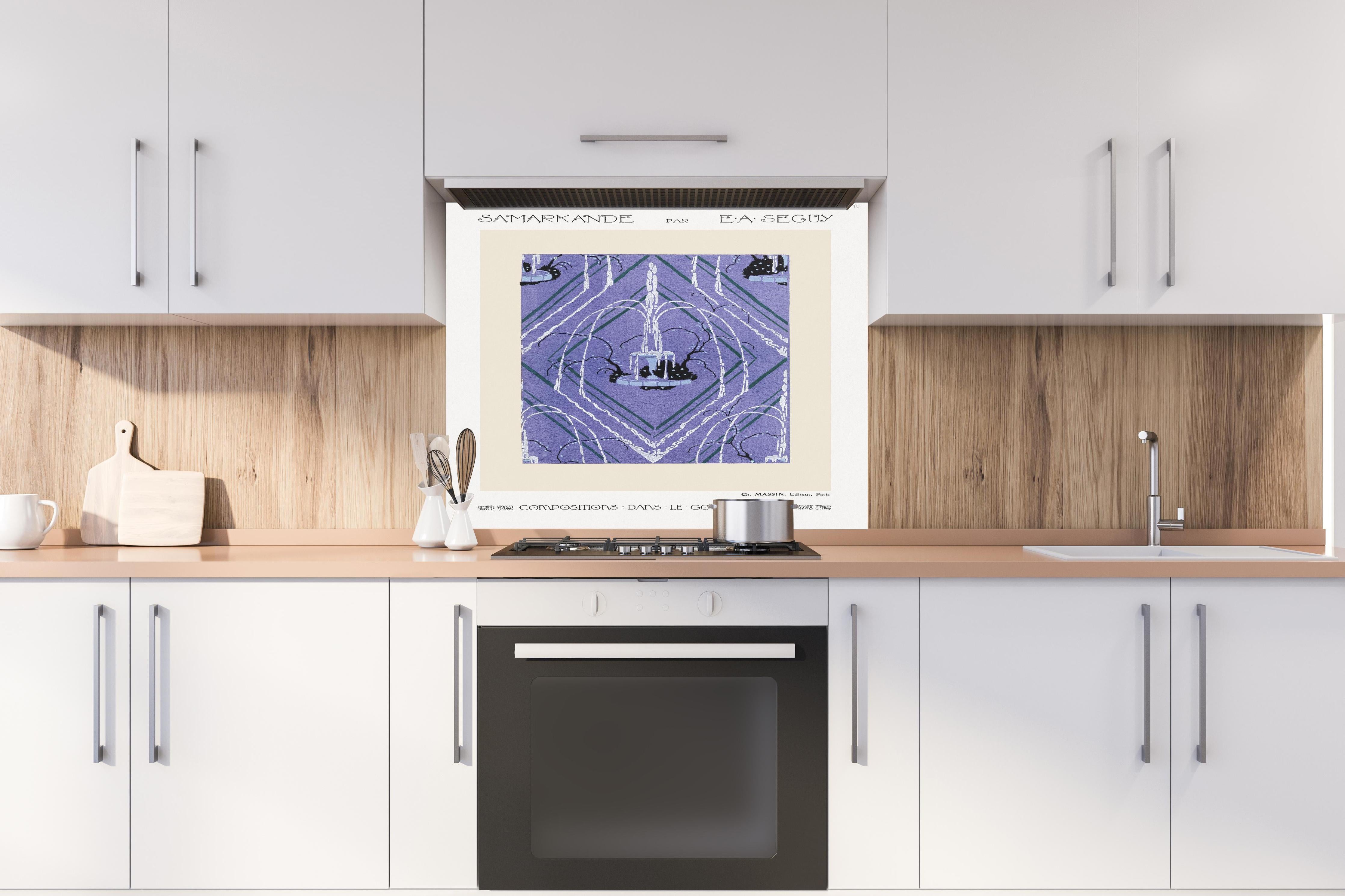 Spritzschutz - Samarkande 10 hinter einem Cerankochfeld zwischen Holz-Kochutensilien