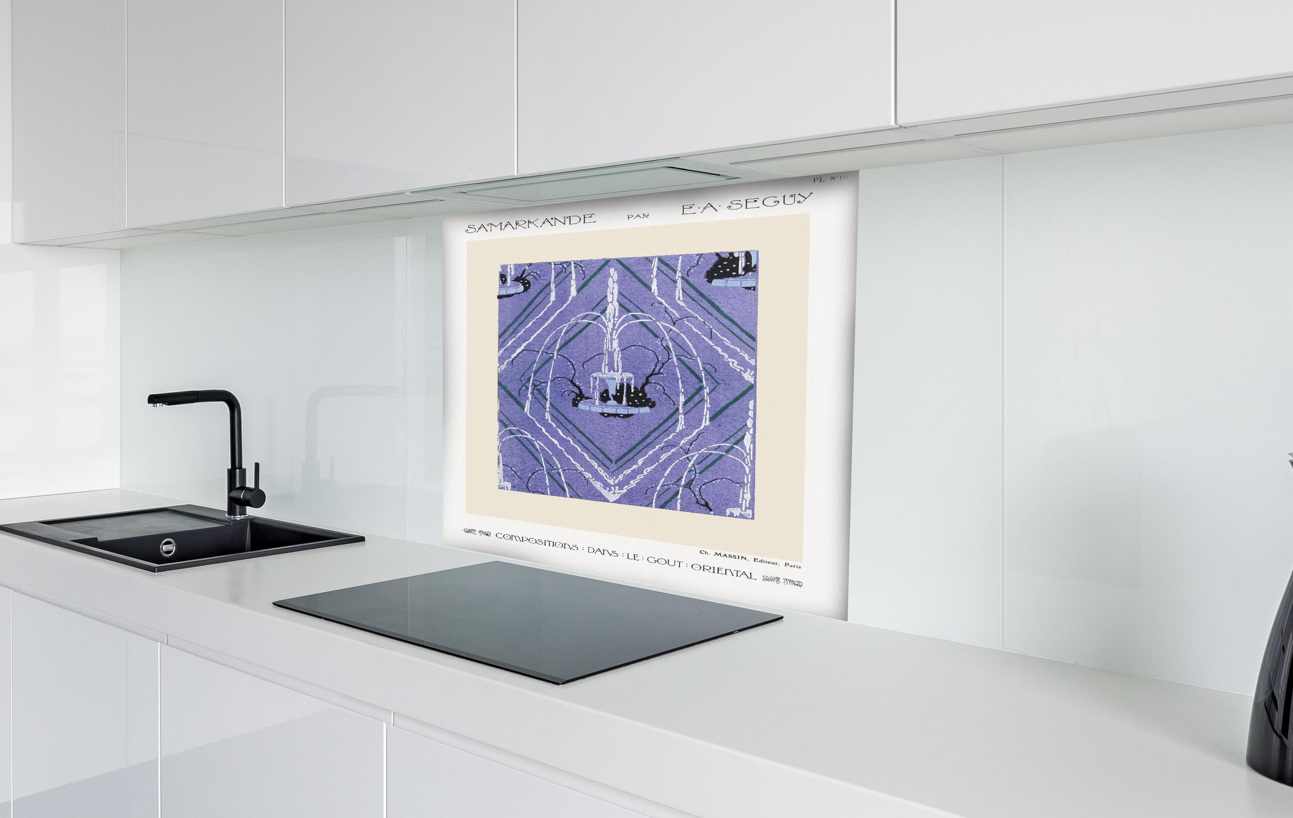 Spritzschutz - Samarkande 10 hinter einem Cerankochfeld zwischen Holz-Kochutensilien