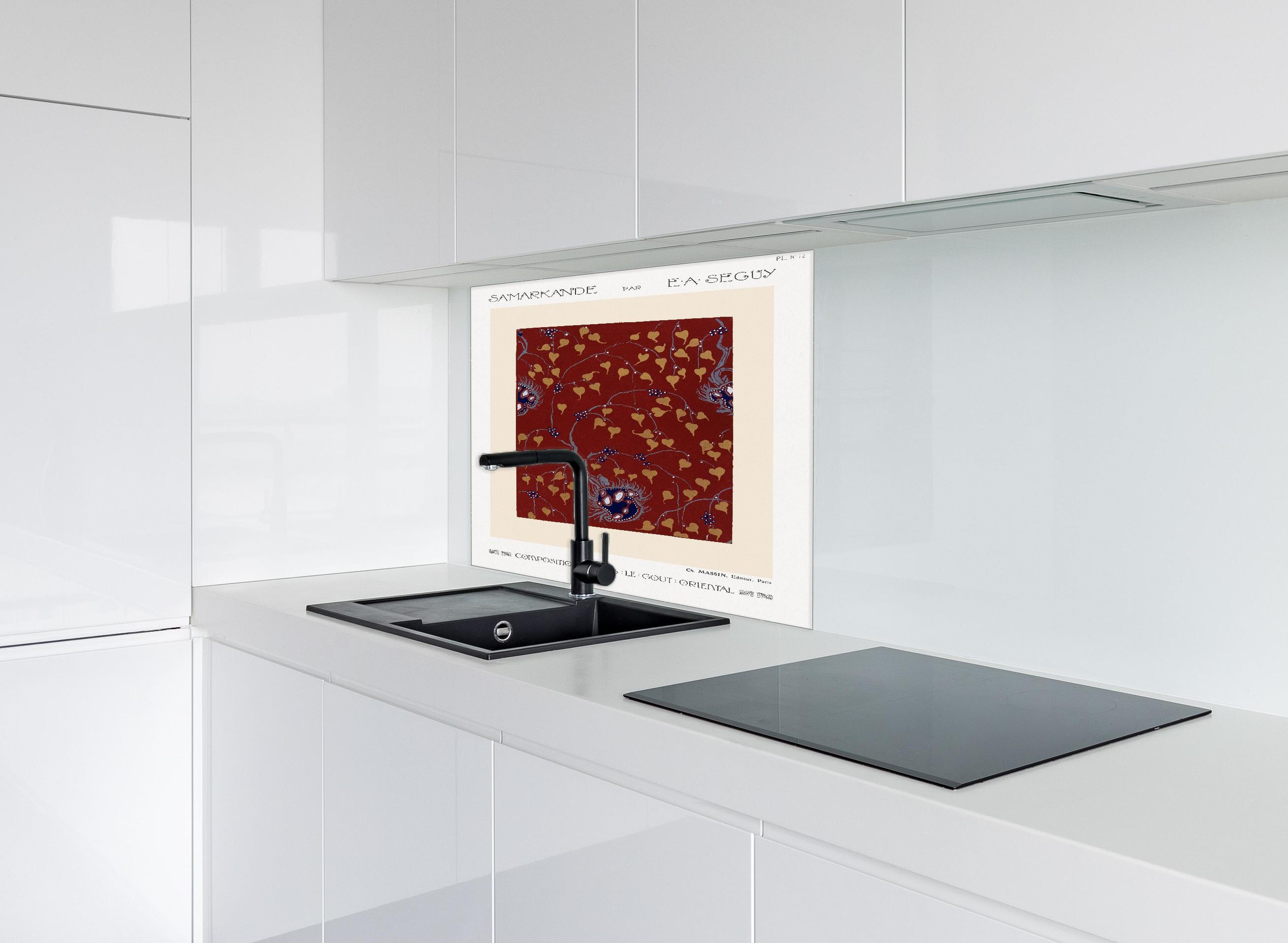 Spritzschutz - Samarkande 12 hinter einem Cerankochfeld zwischen Holz-Kochutensilien