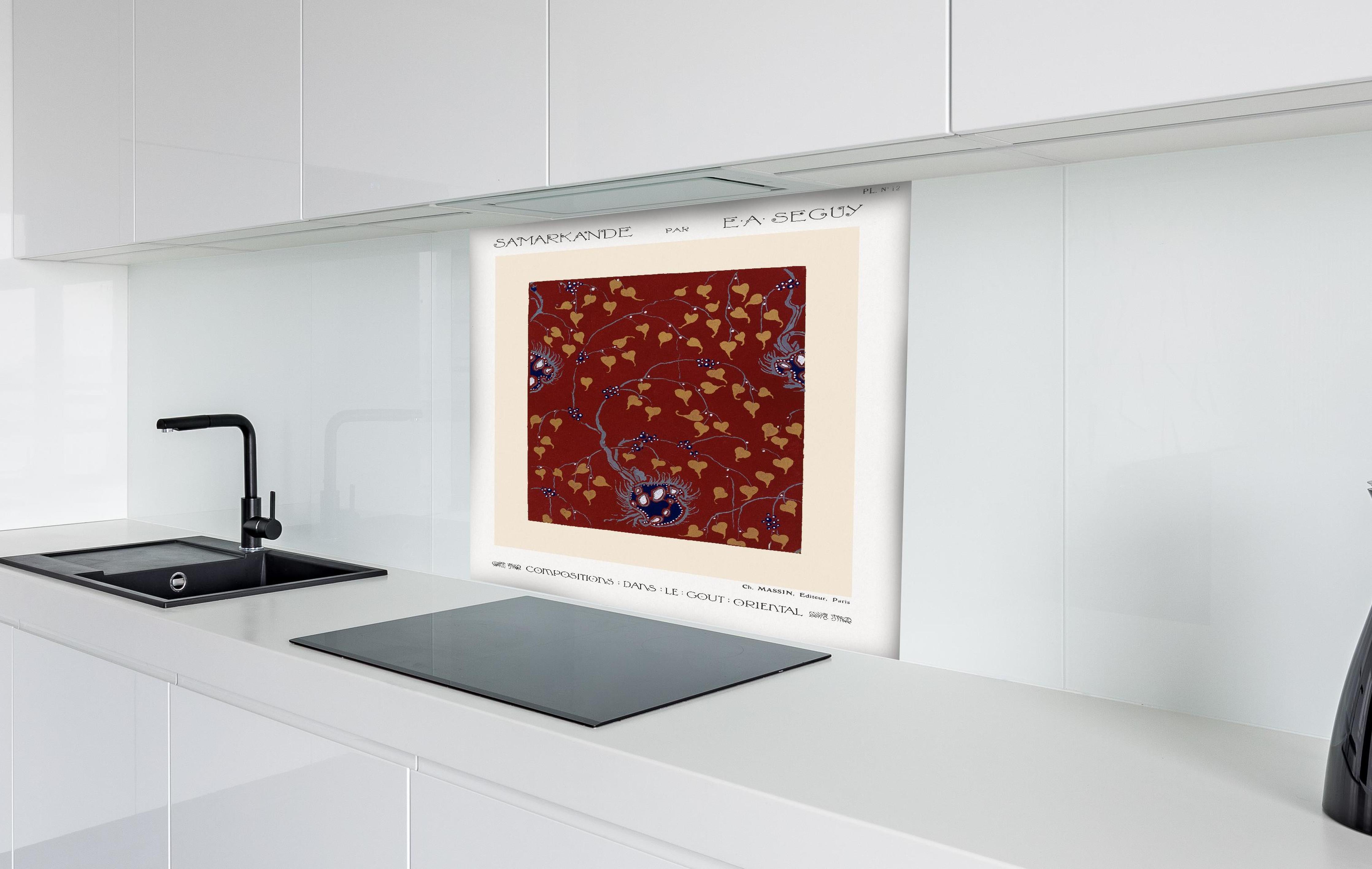 Spritzschutz - Samarkande 12 hinter einem Cerankochfeld zwischen Holz-Kochutensilien