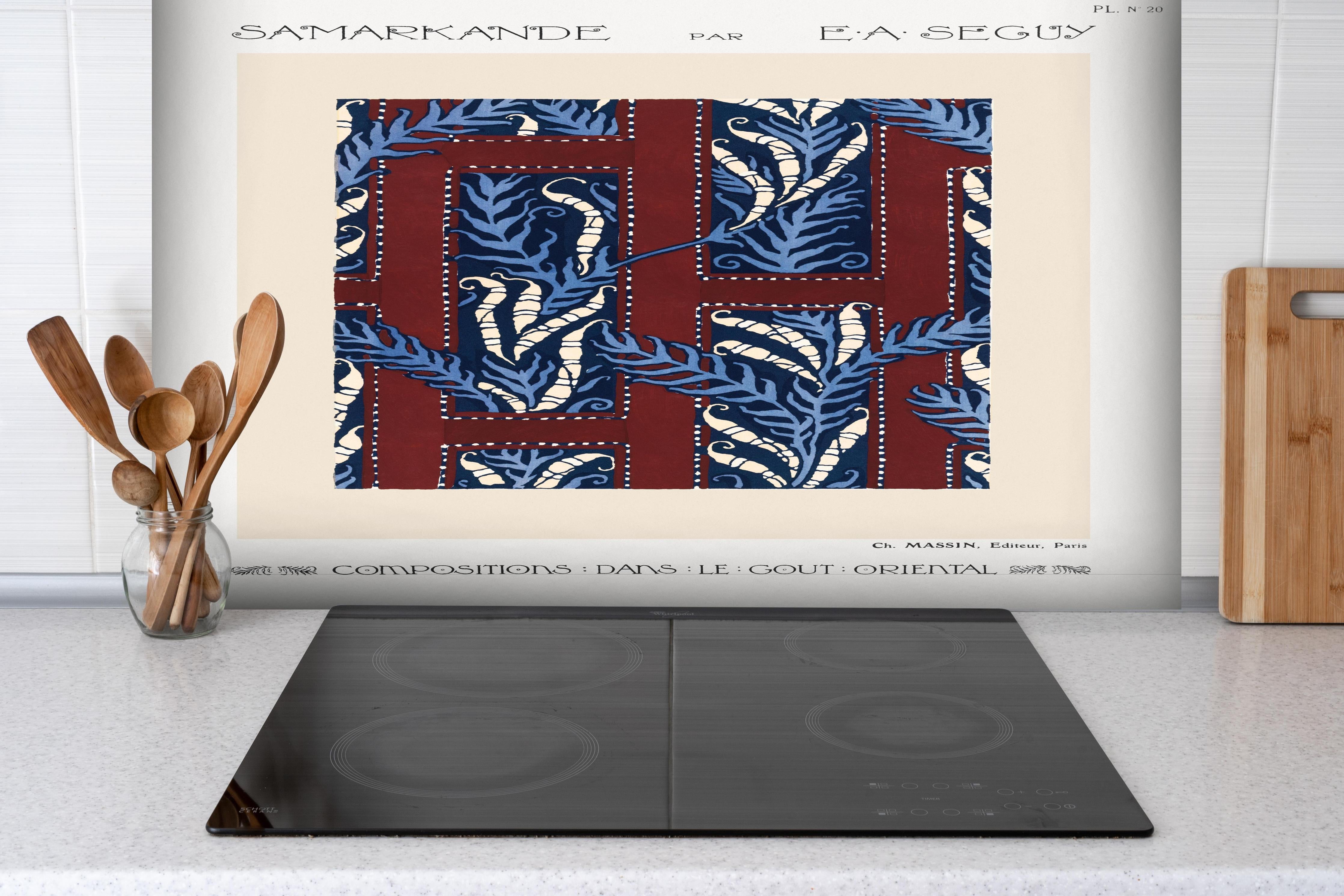 Spritzschutz - Samarkande 20 hinter einem Cerankochfeld zwischen Holz-Kochutensilien