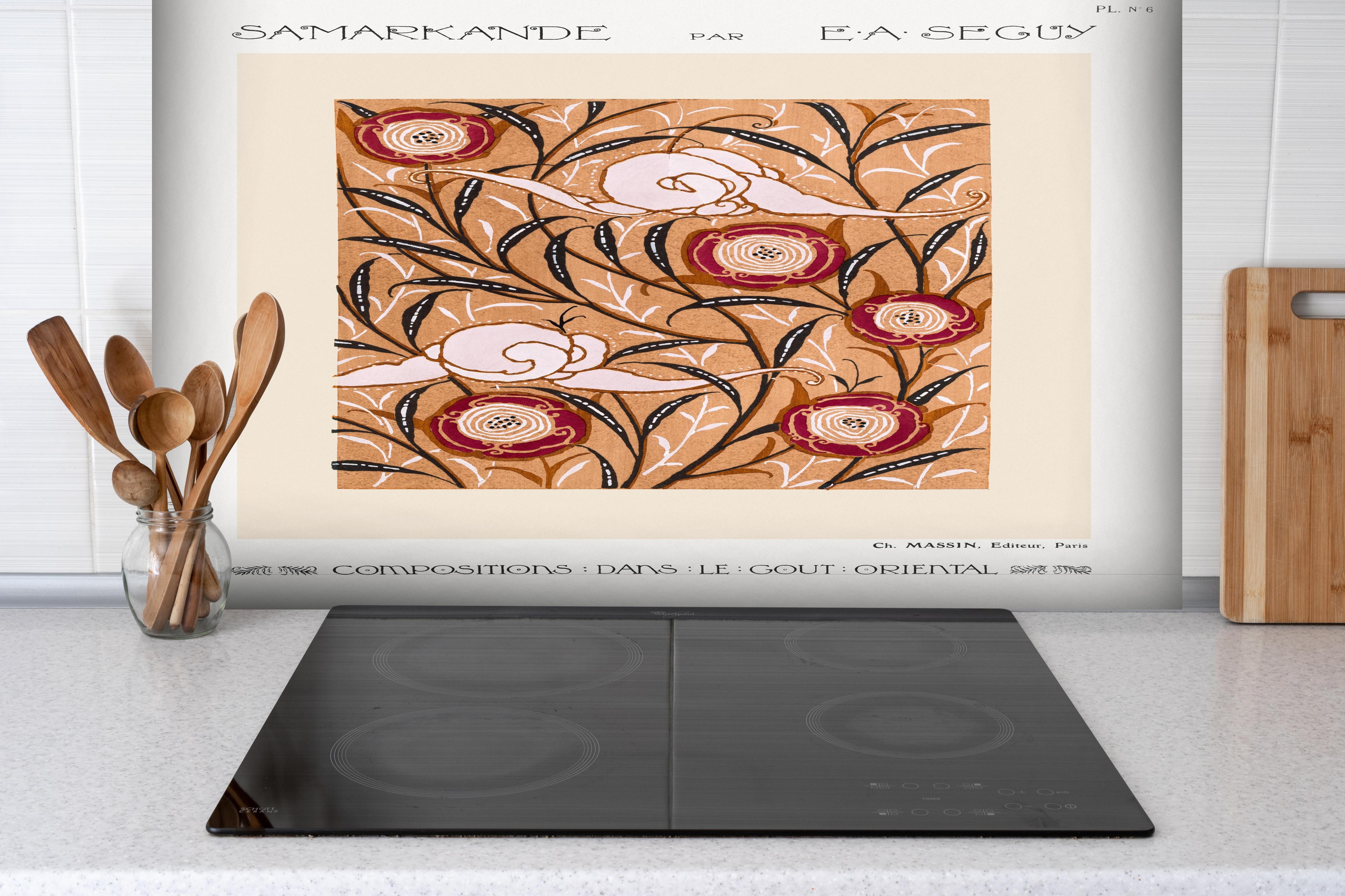 Spritzschutz - Samarkande 6 hinter einem Cerankochfeld zwischen Holz-Kochutensilien