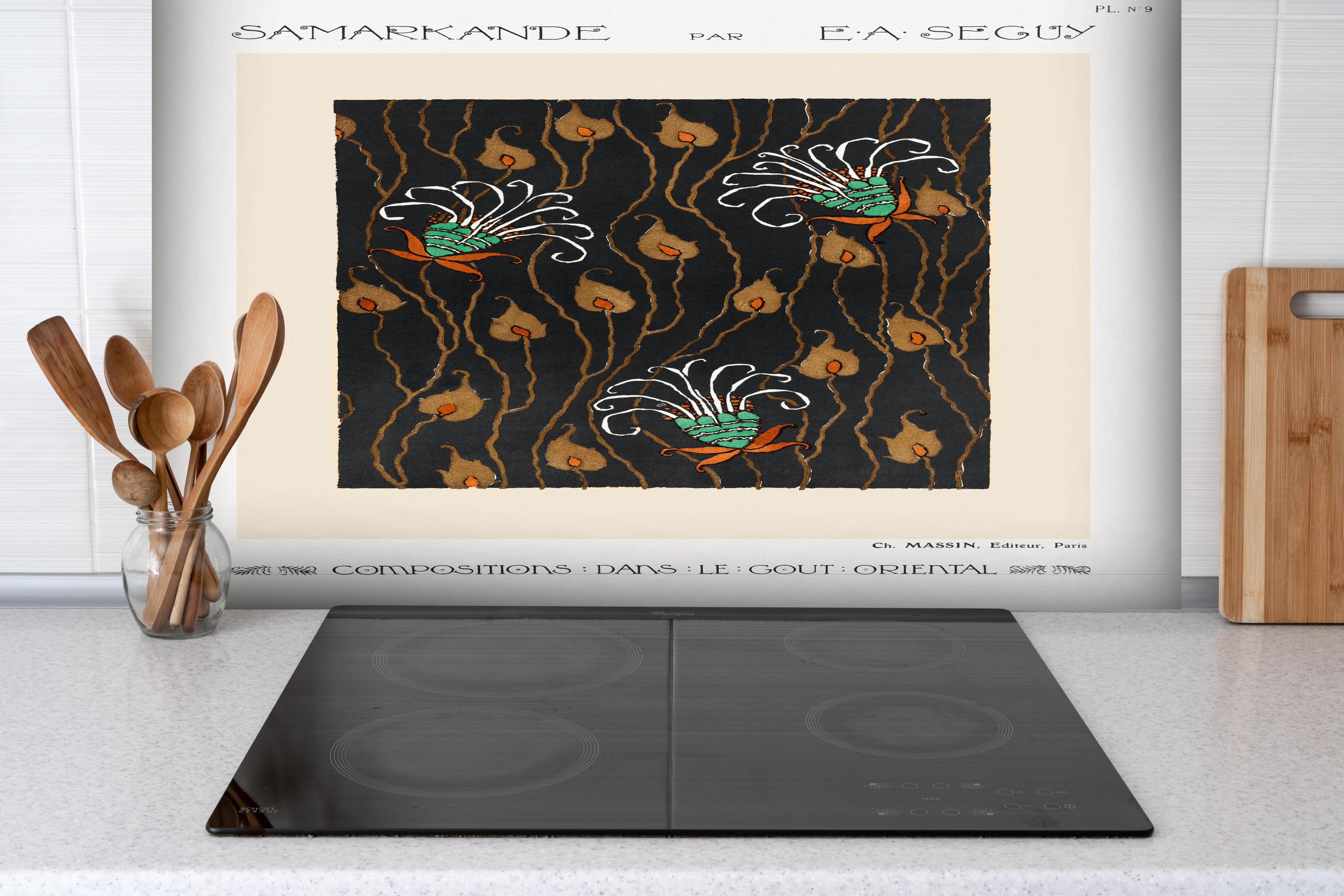 Spritzschutz - Samarkande 9 hinter einem Cerankochfeld zwischen Holz-Kochutensilien