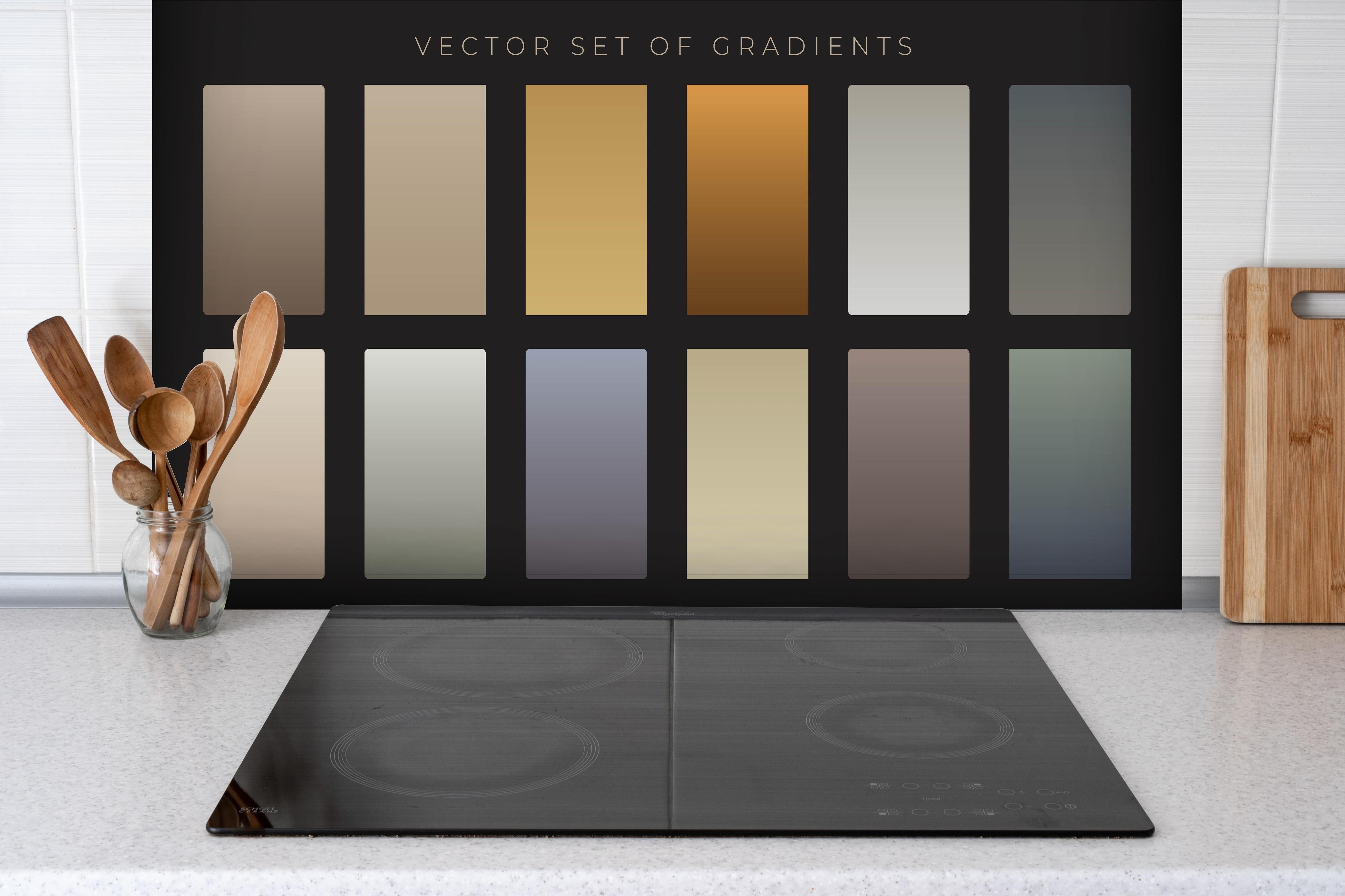 Spritzschutz - Set von sanften Vektor-Farbverläufen hinter einem Cerankochfeld zwischen Holz-Kochutensilien