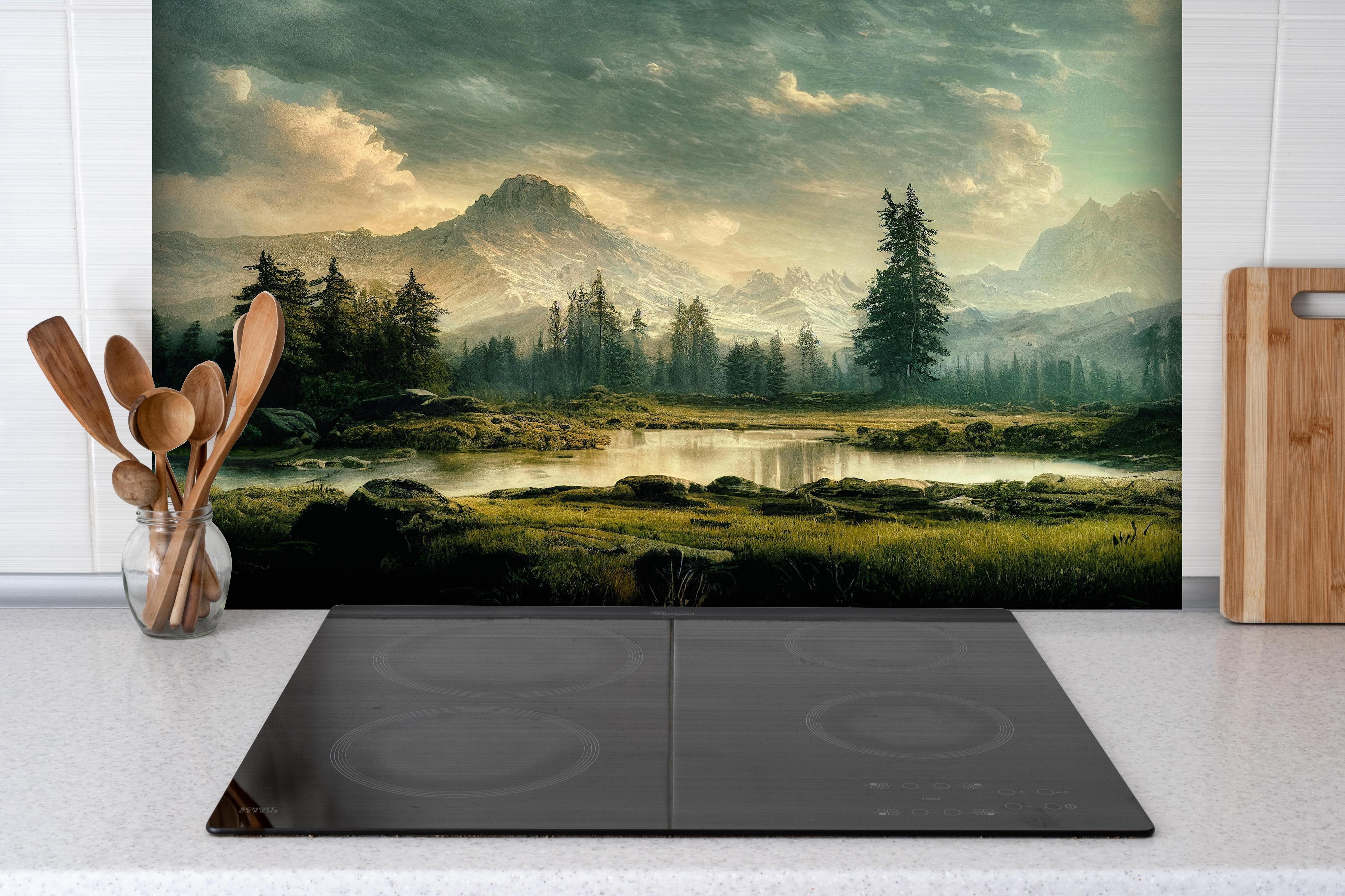 Spritzschutz - Sonnenuntergang in den Bergen hinter einem Cerankochfeld zwischen Holz-Kochutensilien