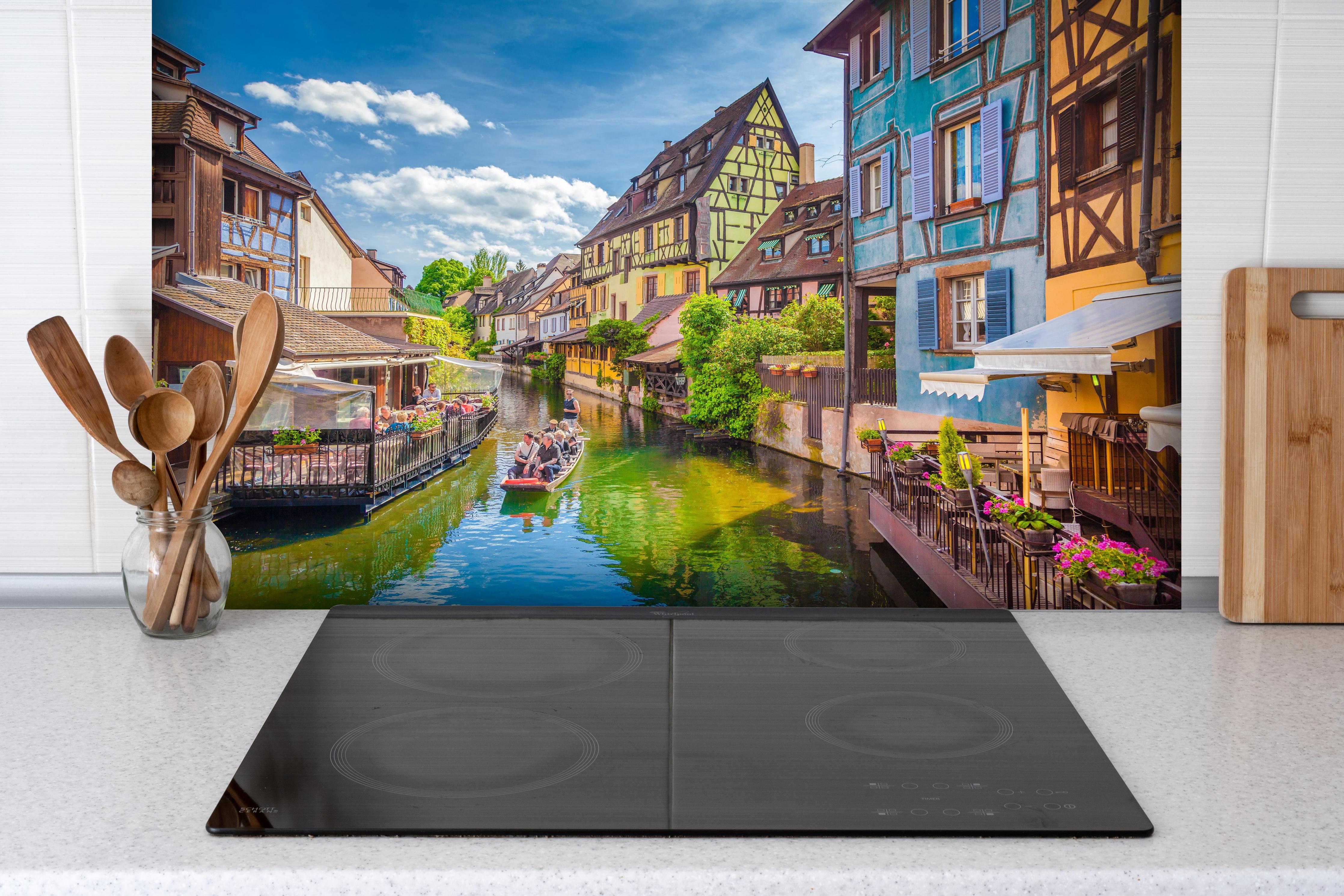 Spritzschutz - Sonnige Bootstour Colmar hinter einem Cerankochfeld zwischen Holz-Kochutensilien