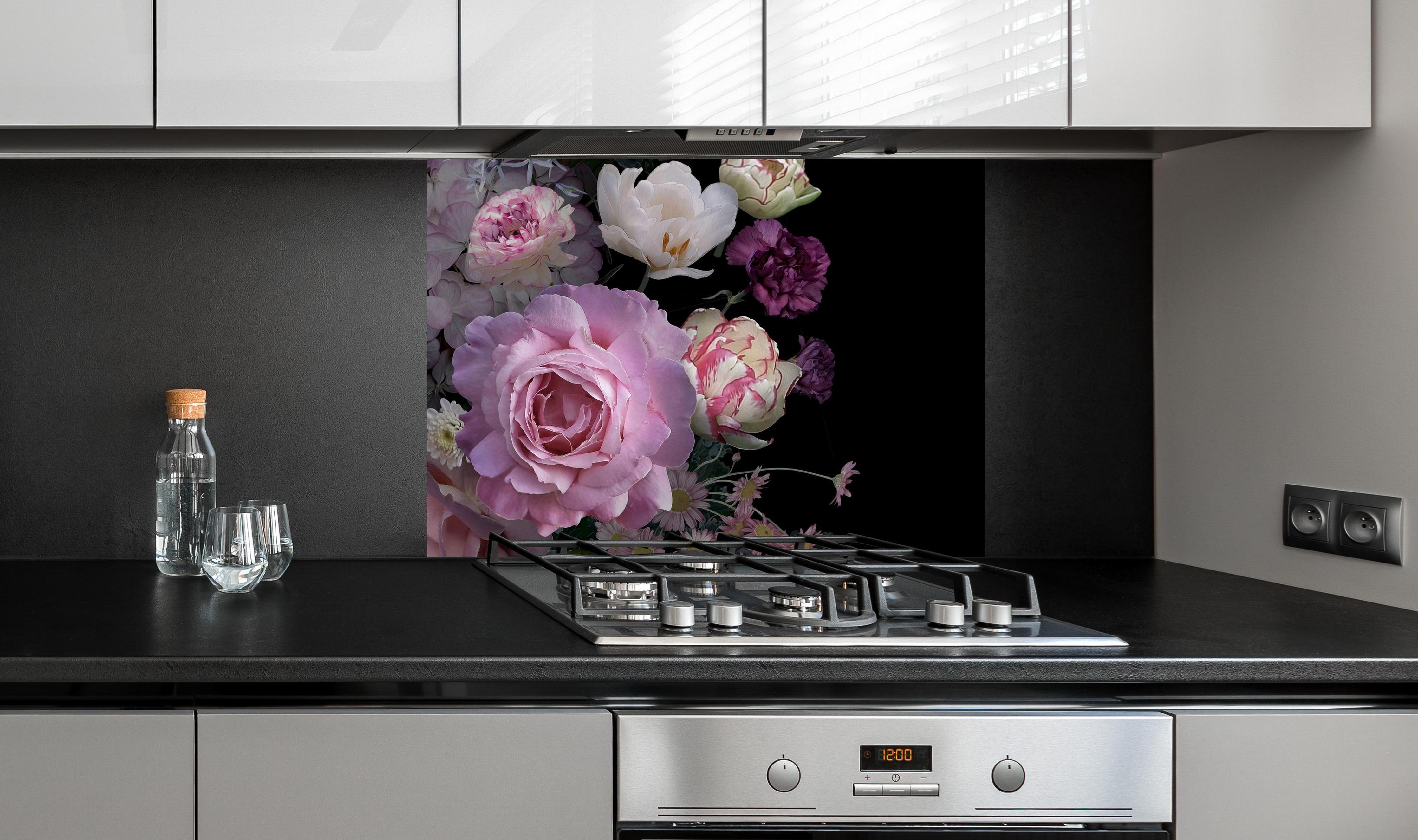 Spritzschutz - Garten Blumen mit dunklem Hintergrund an edler Anthrazit-Wand hinter silbernem Gasherd