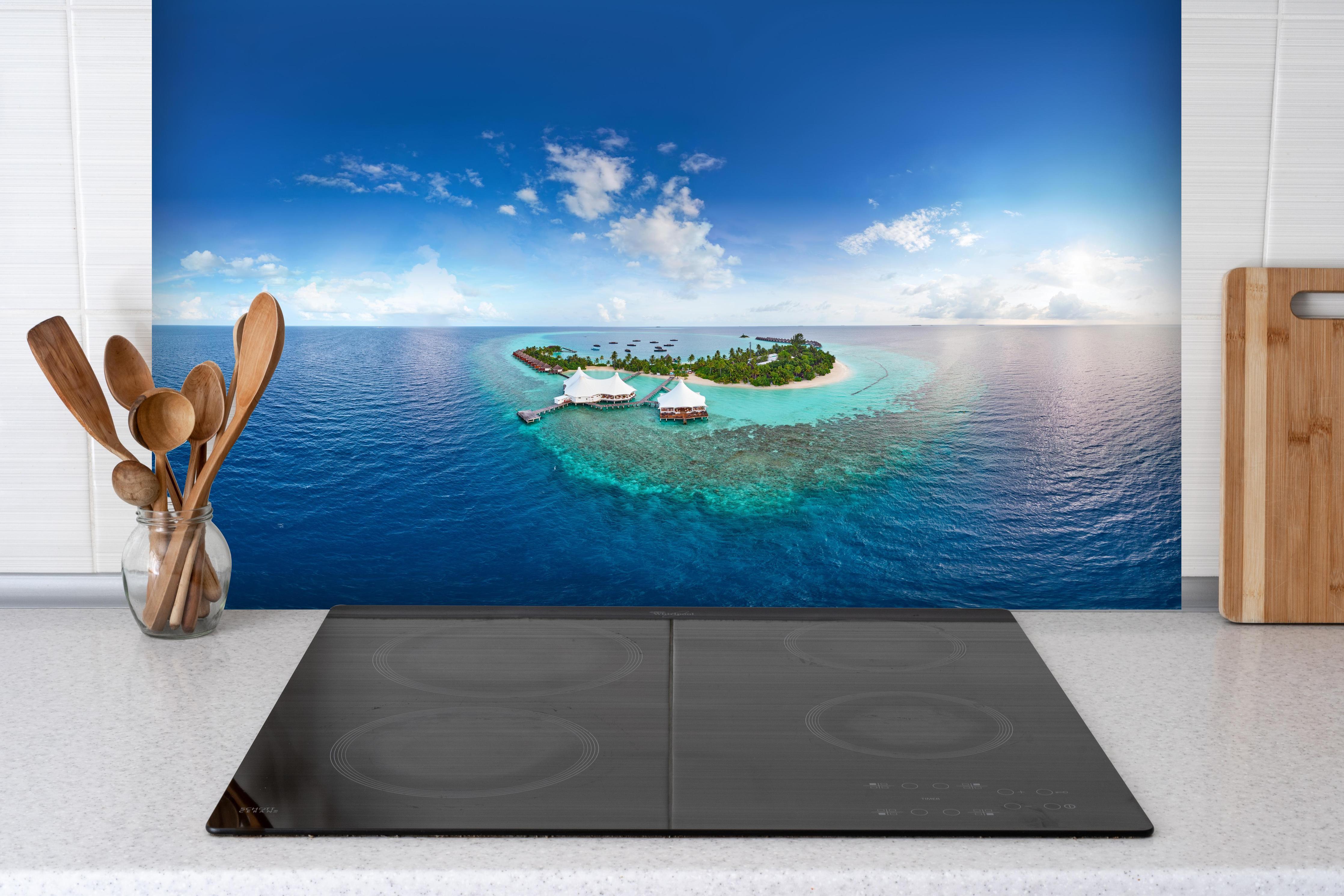 Spritzschutz - Panorama von Banff National Park - Kanada hinter einem Cerankochfeld zwischen Holz-Kochutensilien