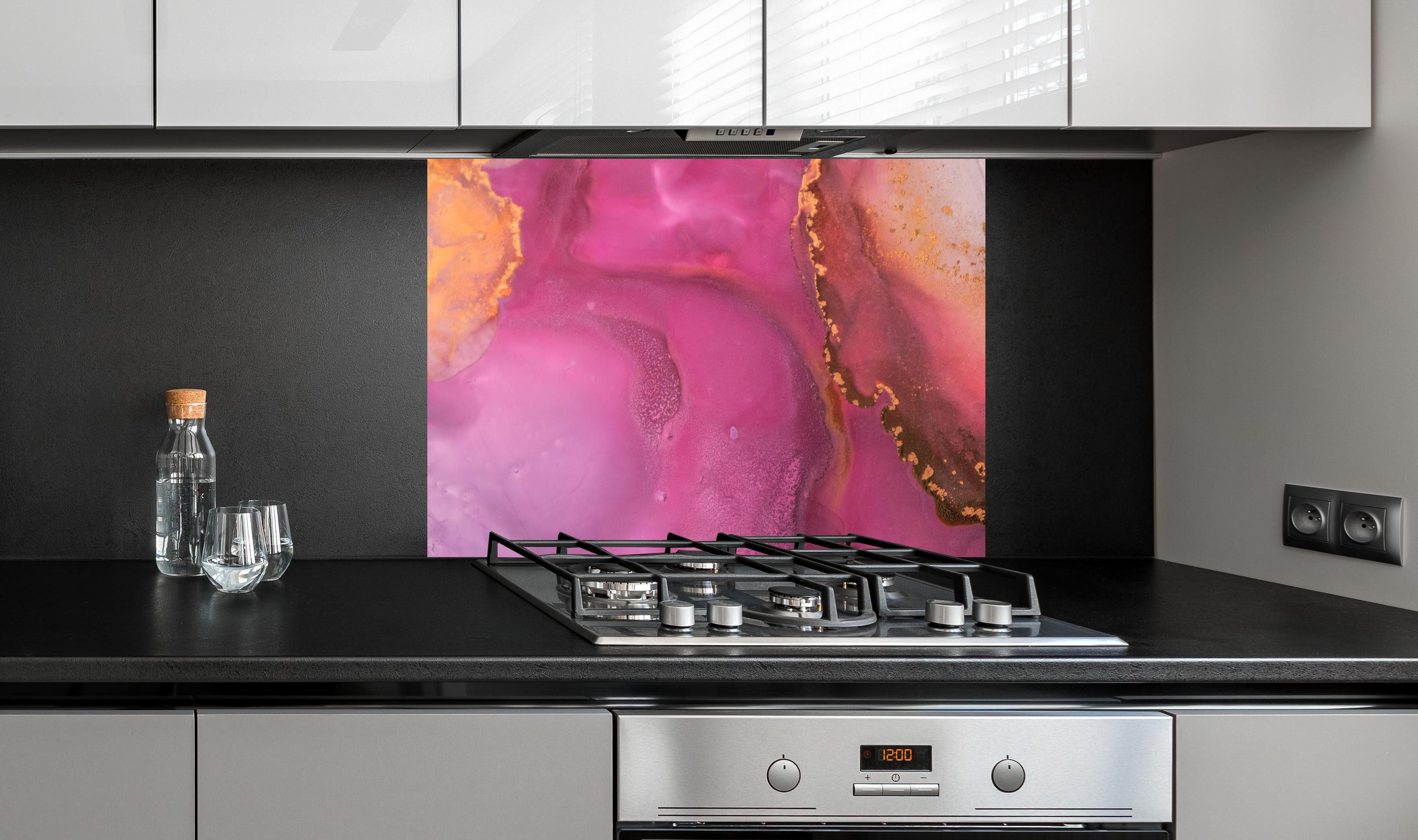 Spritzschutz - Abstrakte pinke Tinte mit Goldelementen an edler Anthrazit-Wand hinter silbernem Gasherd