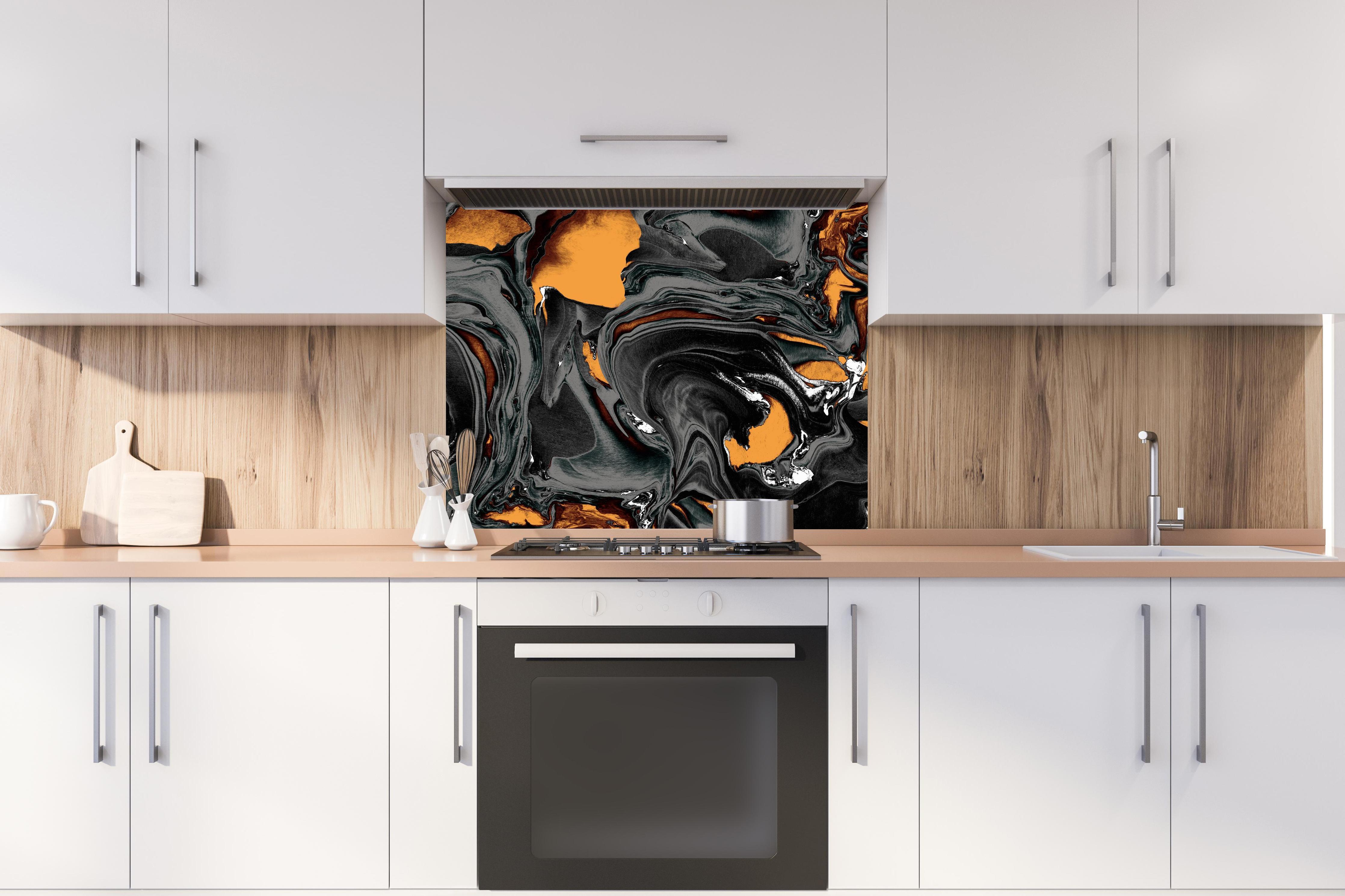 Spritzschutz - Abstrakter Kunsthintergrund hinter stilvollem Gasherd unter Dunstabzugshaube