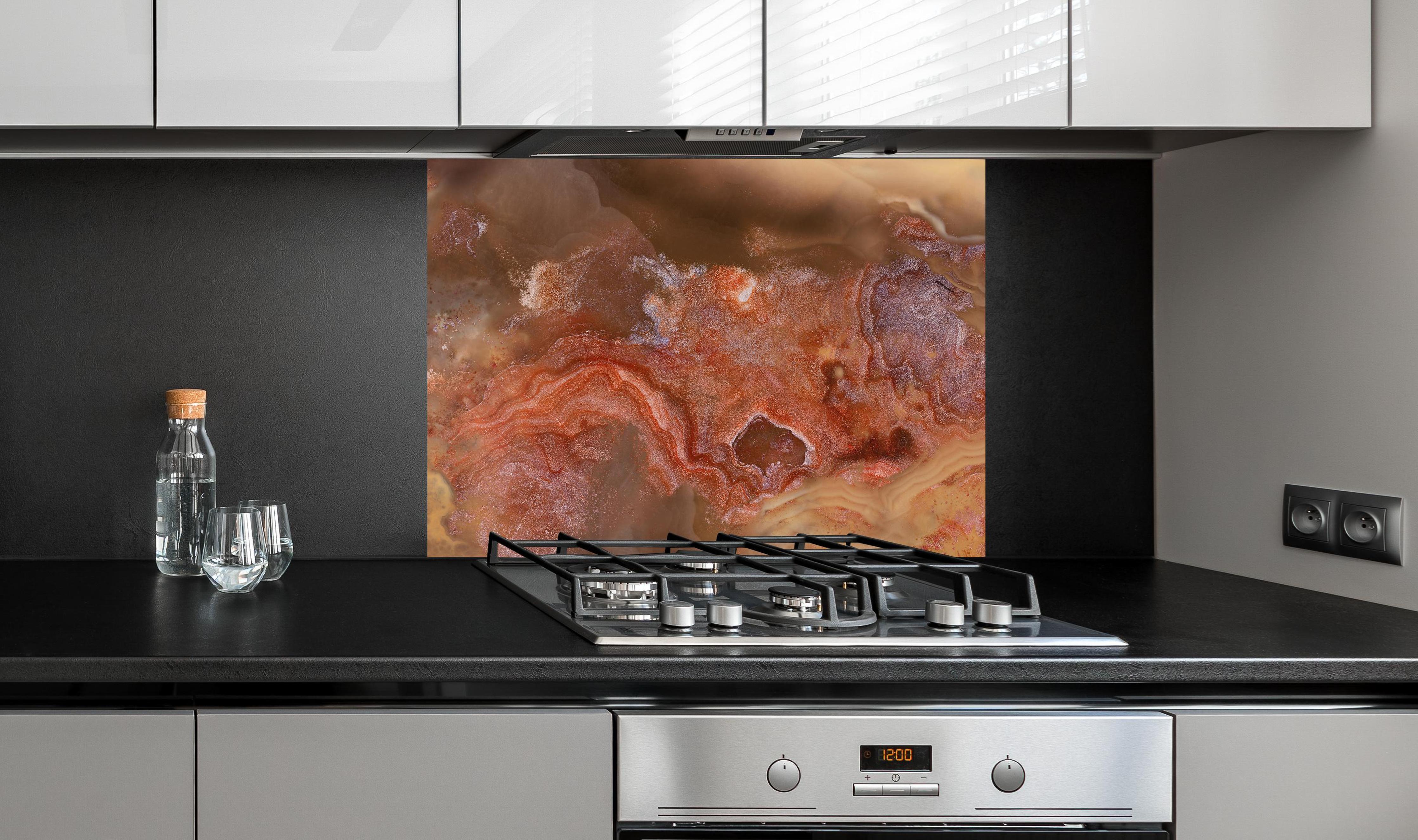 Spritzschutz - Antikes Marmordesign an edler Anthrazit-Wand hinter silbernem Gasherd