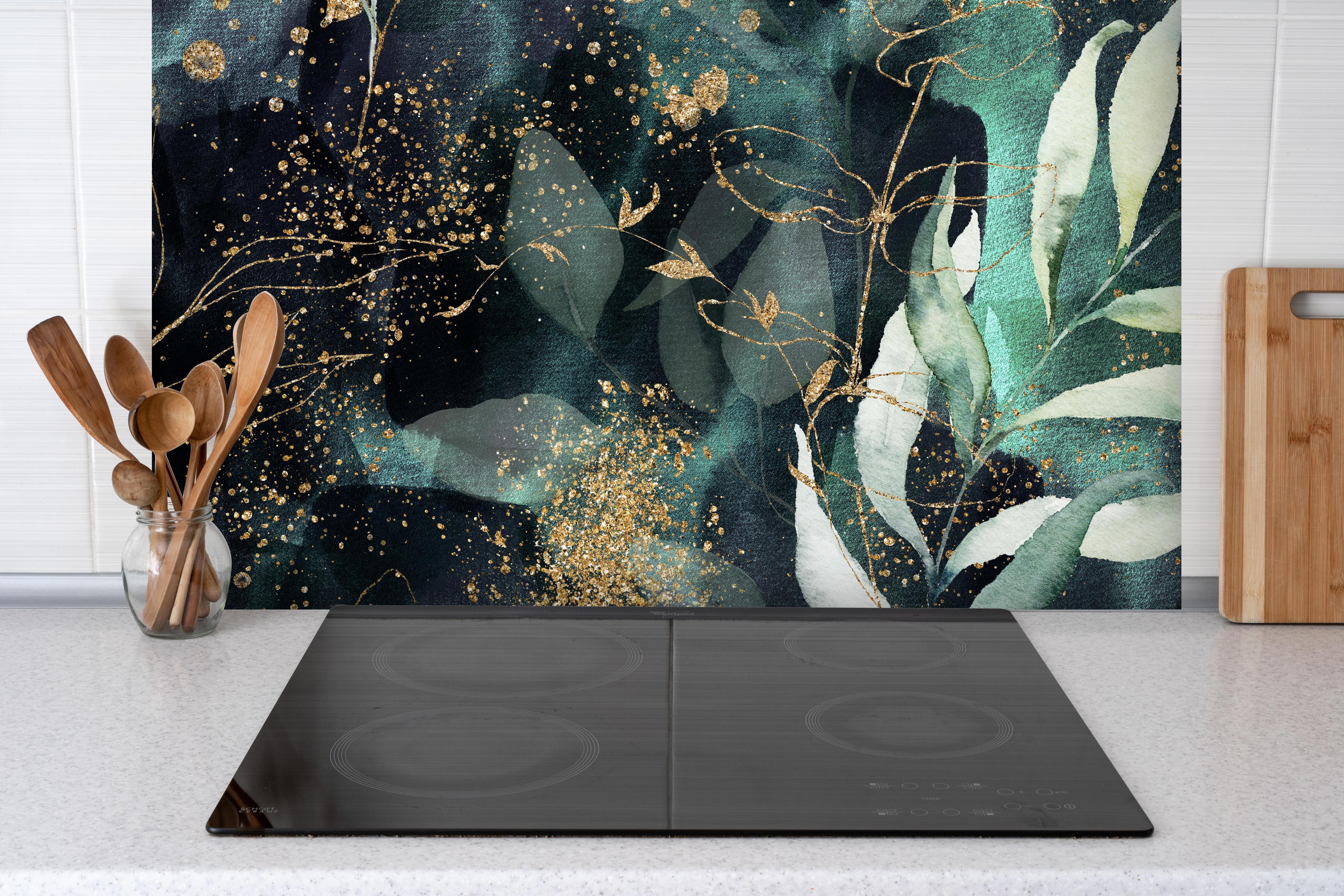 Spritzschutz - Aquarell - abstrakte Blumen mit gold hinter einem Cerankochfeld zwischen Holz-Kochutensilien