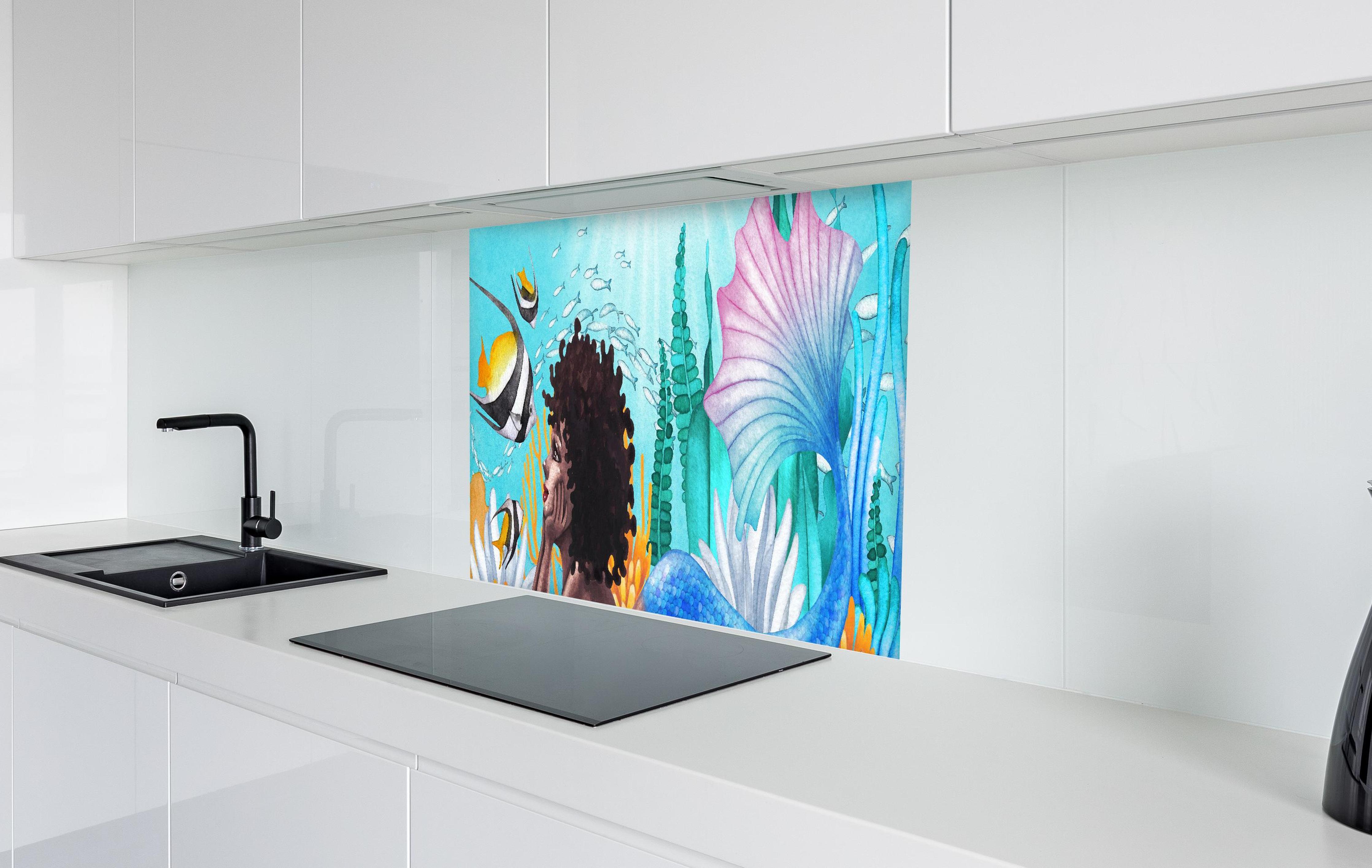 Spritzschutz - Aquarell Meerjungfrau liegt am Boden des Ozean in weißer Hochglanz-Küche hinter einem Cerankochfeld