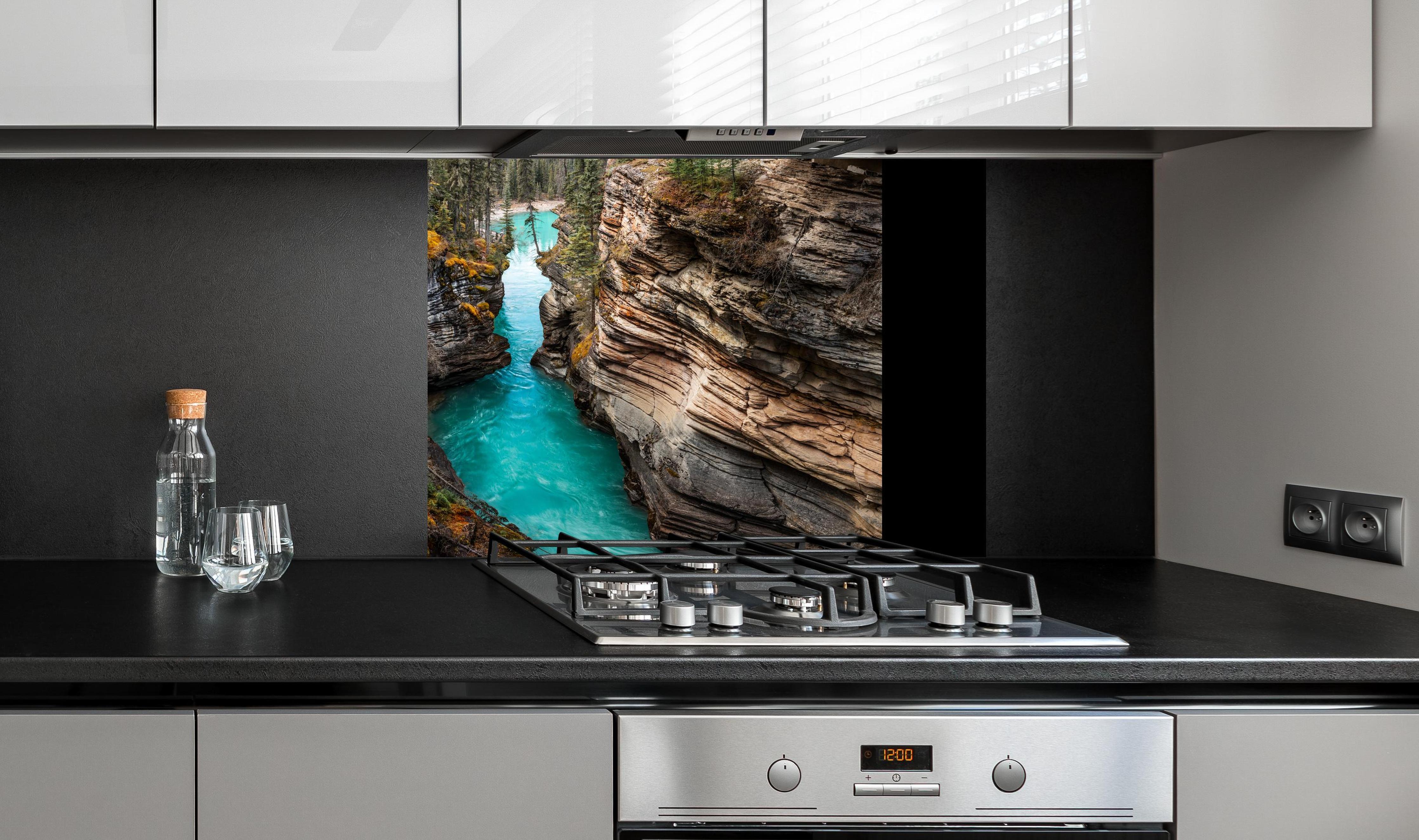 Spritzschutz - Athabasca Wasserfälle - Kanada an edler Anthrazit-Wand hinter silbernem Gasherd