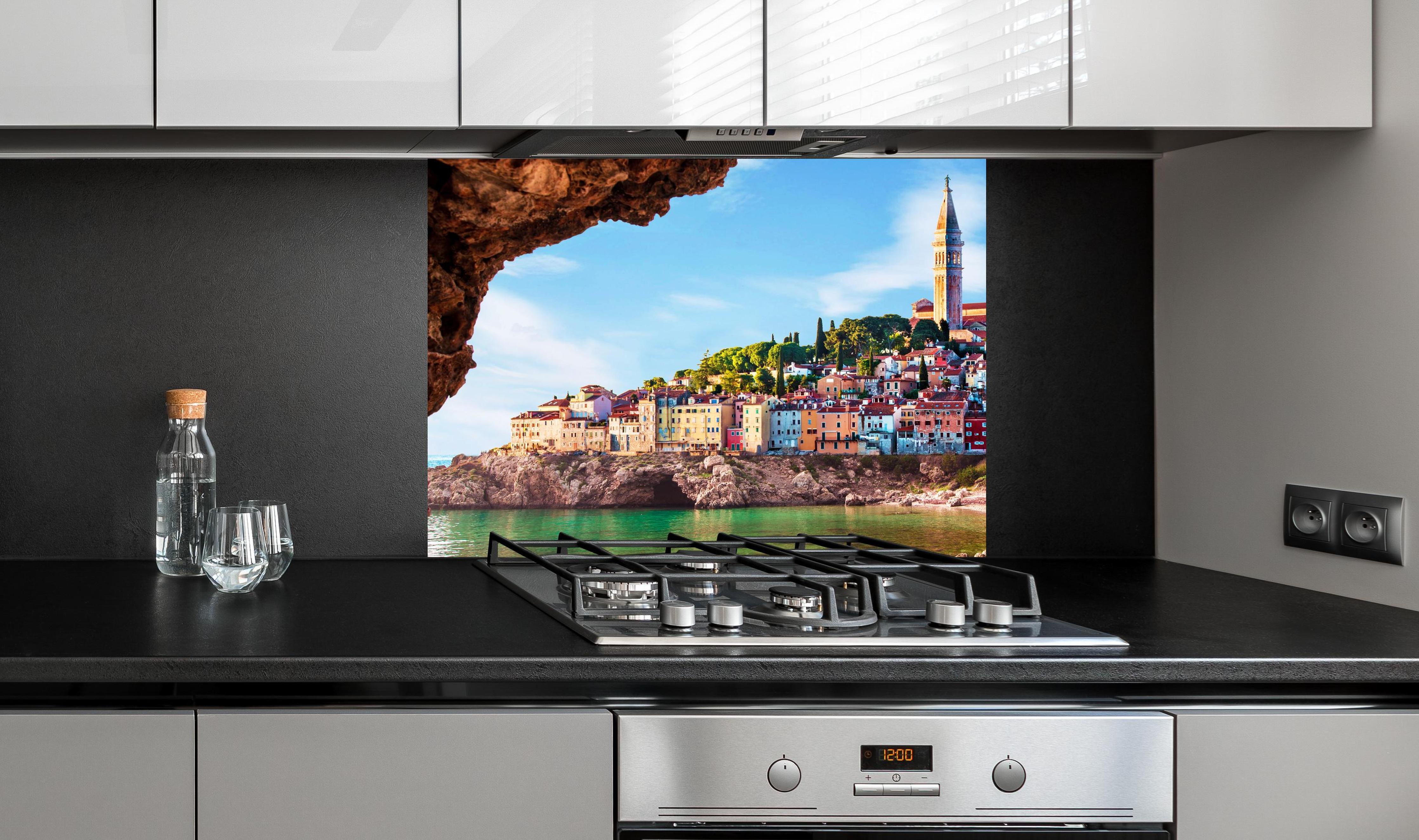 Spritzschutz - Außergewöhnlicher Blick auf alte Uhr in Piran an edler Anthrazit-Wand hinter silbernem Gasherd