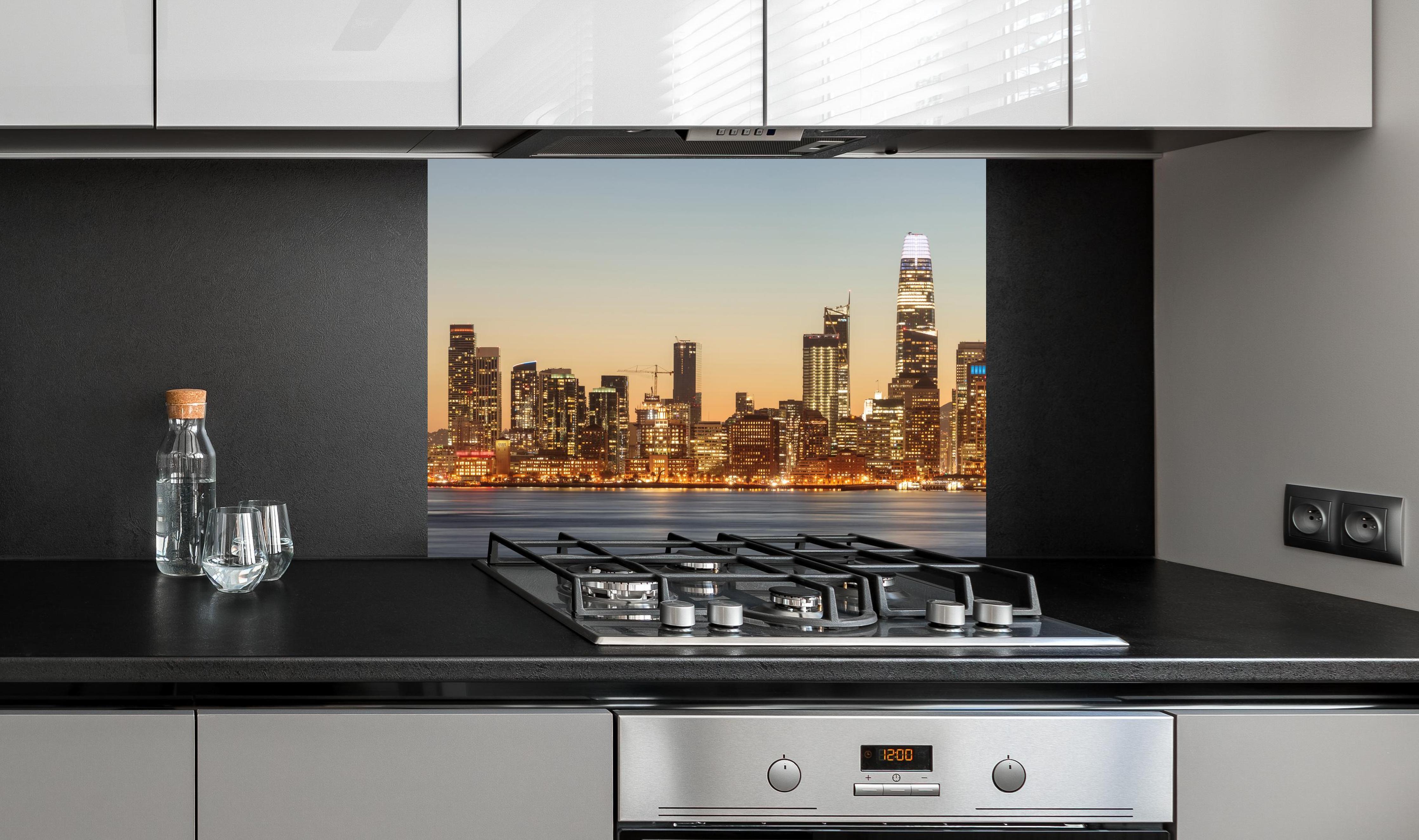 Spritzschutz - Bay Bridge und die Skyline von San Francisco an edler Anthrazit-Wand hinter silbernem Gasherd