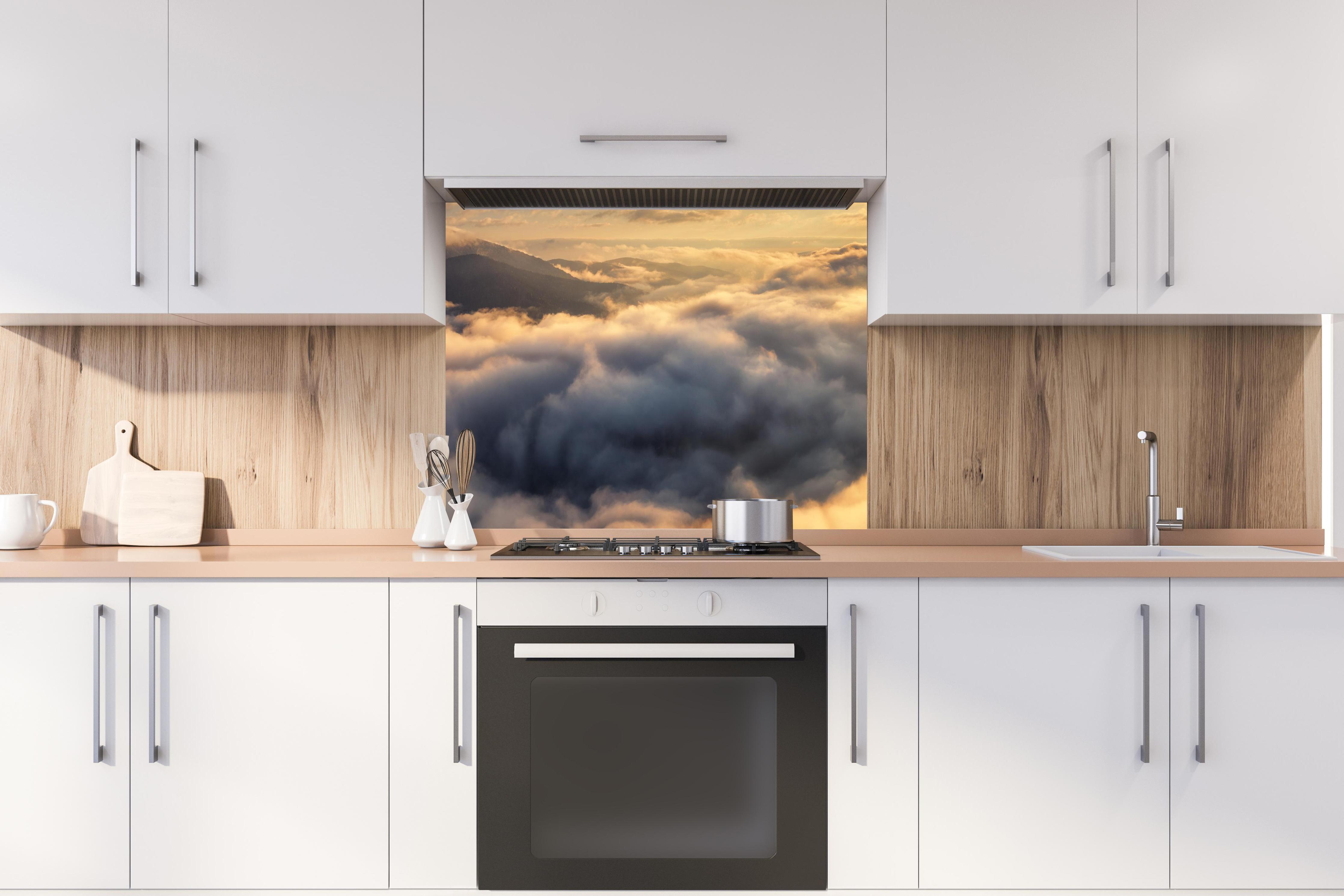 Spritzschutz - Berge in Wolken bei Sonnenaufgang - Peru hinter stilvollem Gasherd unter Dunstabzugshaube