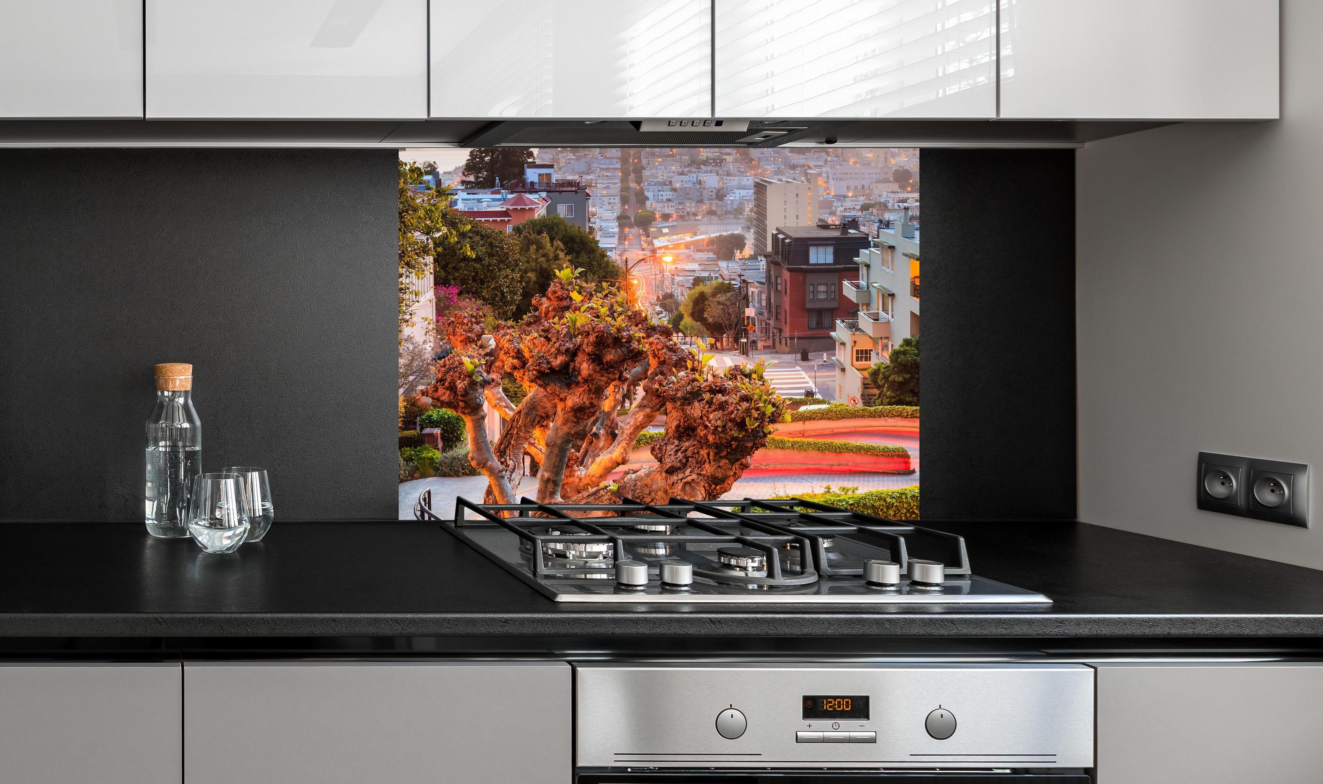 Spritzschutz - Berühmte Lombard Street in San Francisco an edler Anthrazit-Wand hinter silbernem Gasherd