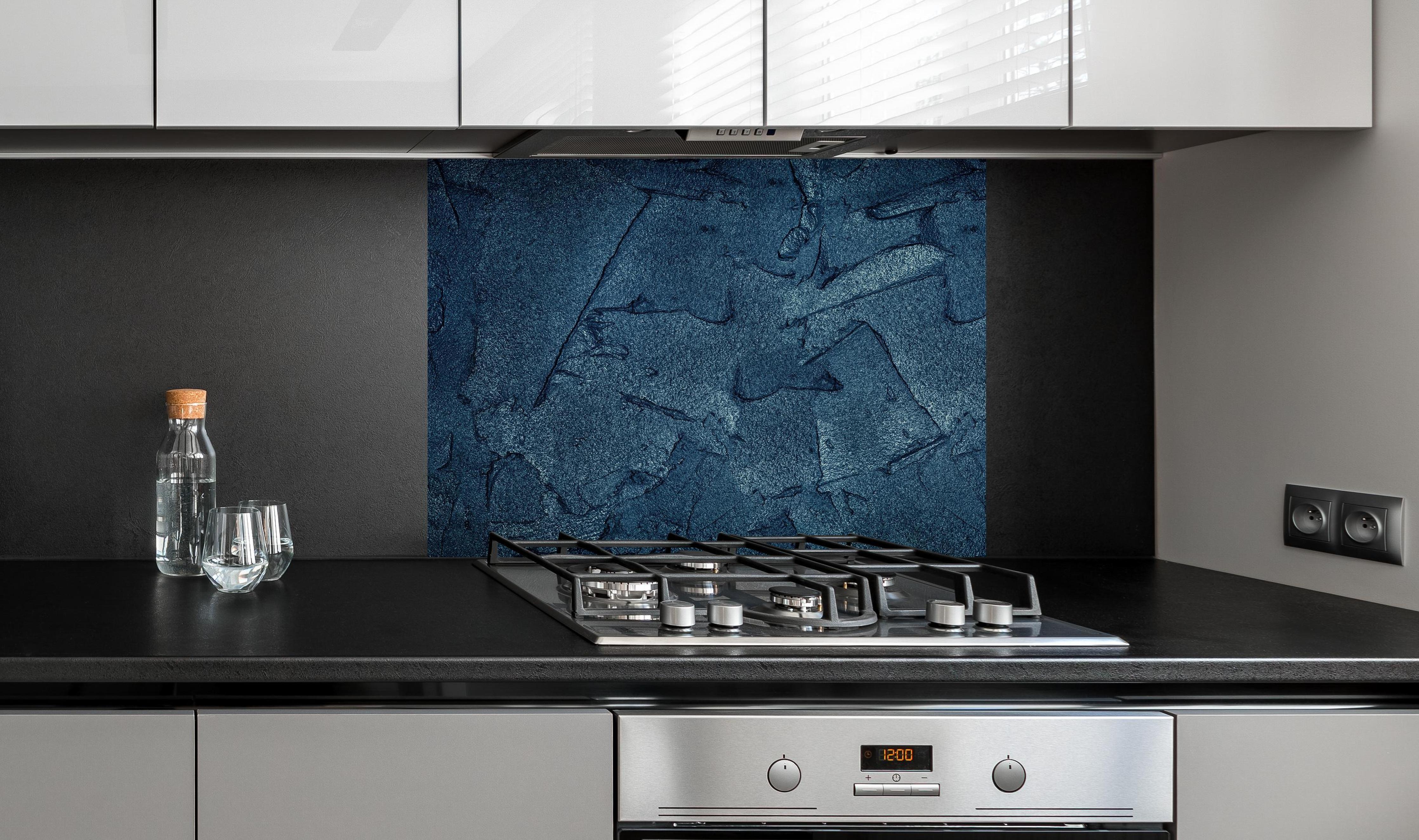 Spritzschutz - Boston Skyline bei Nacht an edler Anthrazit-Wand hinter silbernem Gasherd