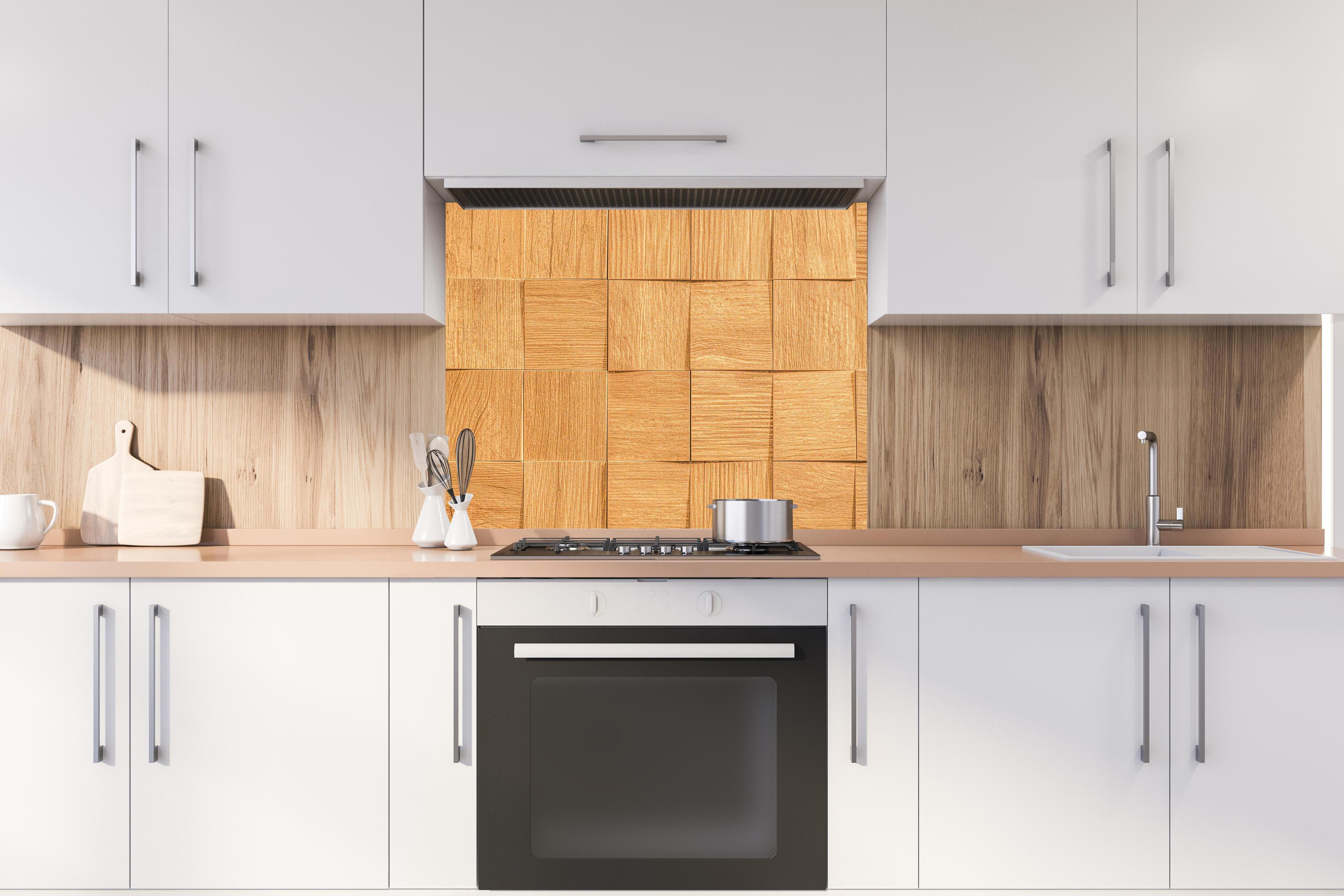 Spritzschutz - Braune Holzwürfeltextur hinter stilvollem Gasherd unter Dunstabzugshaube