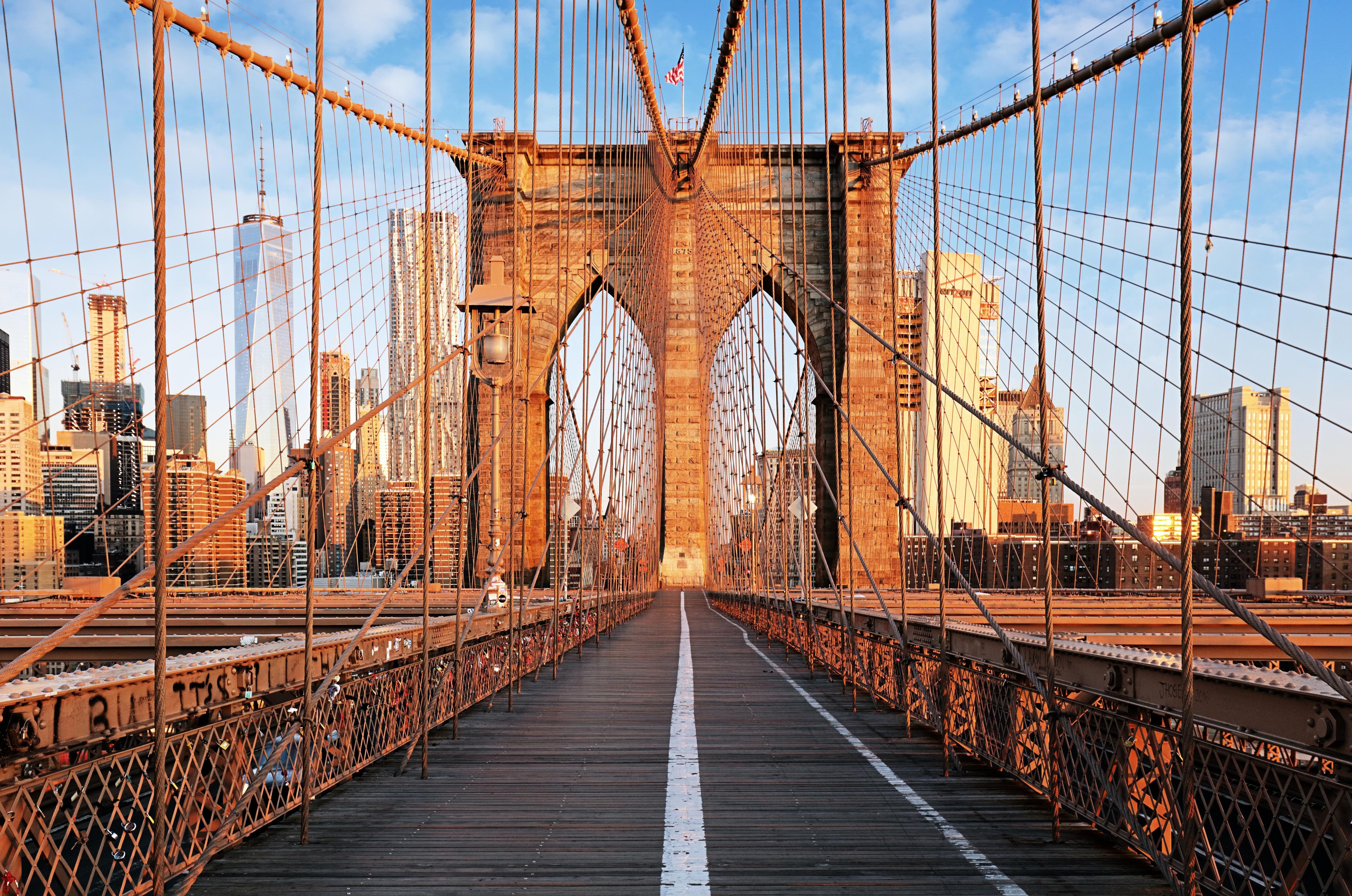 Spritzschutz-Brooklyn Bridge bei Sonnenaufgang