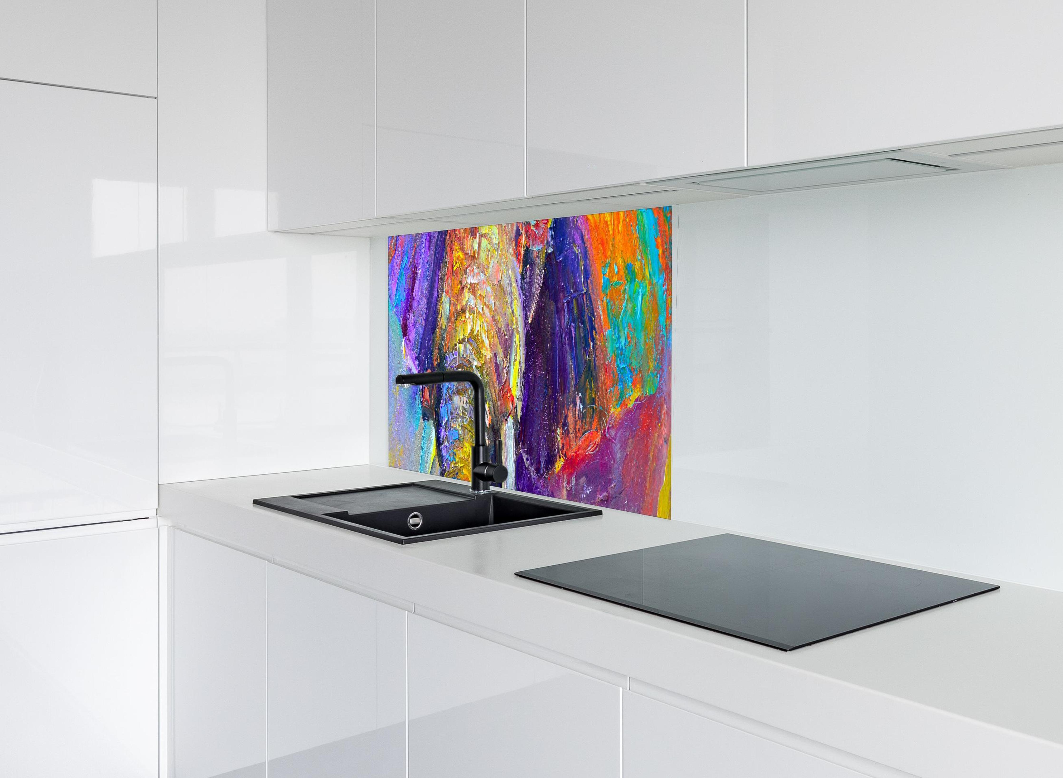 Spritzschutz - Bunter Elefant - Ölgemälde hinter modernem schwarz-matten Spülbecken in weißer Hochglanz-Küche