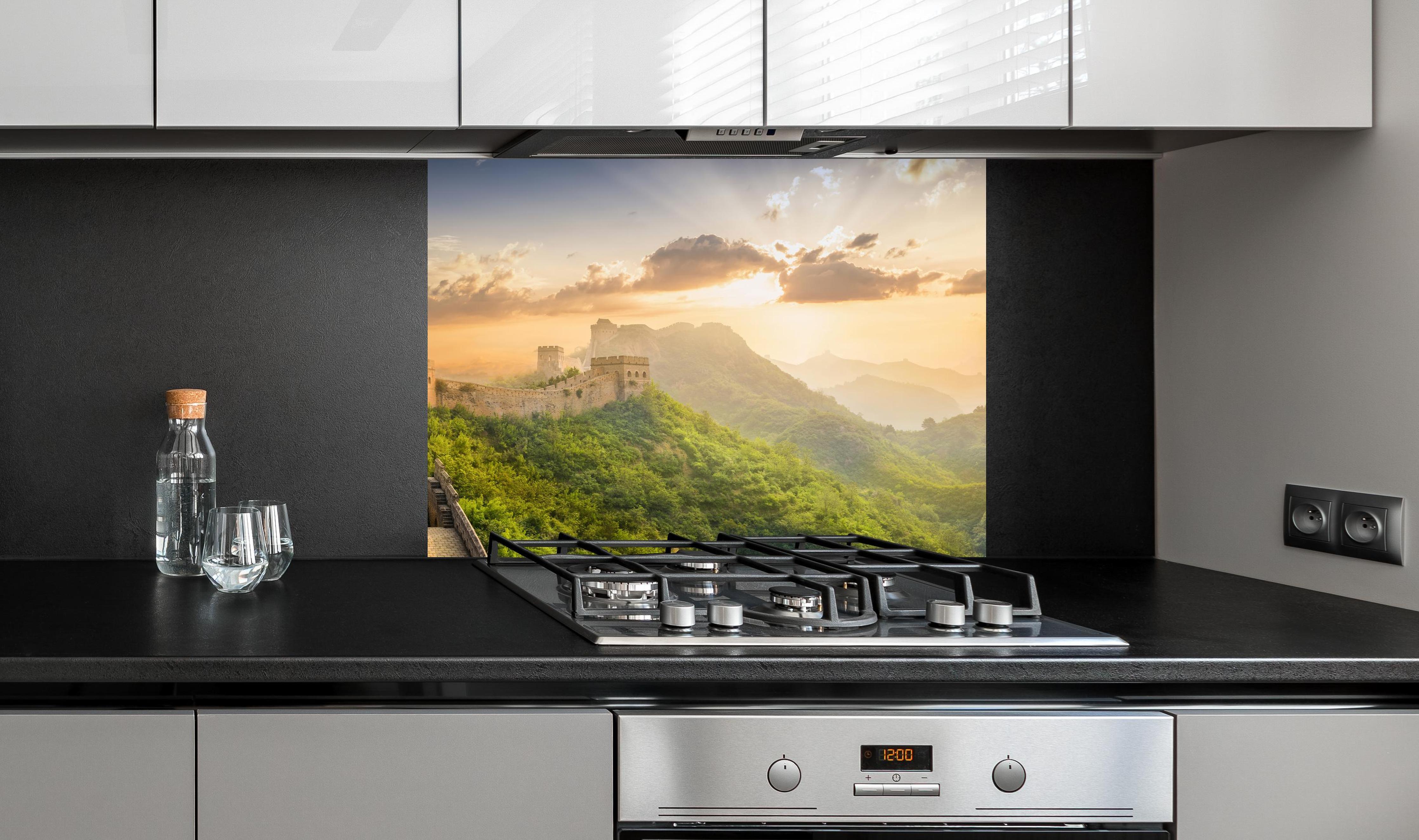 Spritzschutz - Chinesische Mauer bei Sonnenaufgang an edler Anthrazit-Wand hinter silbernem Gasherd