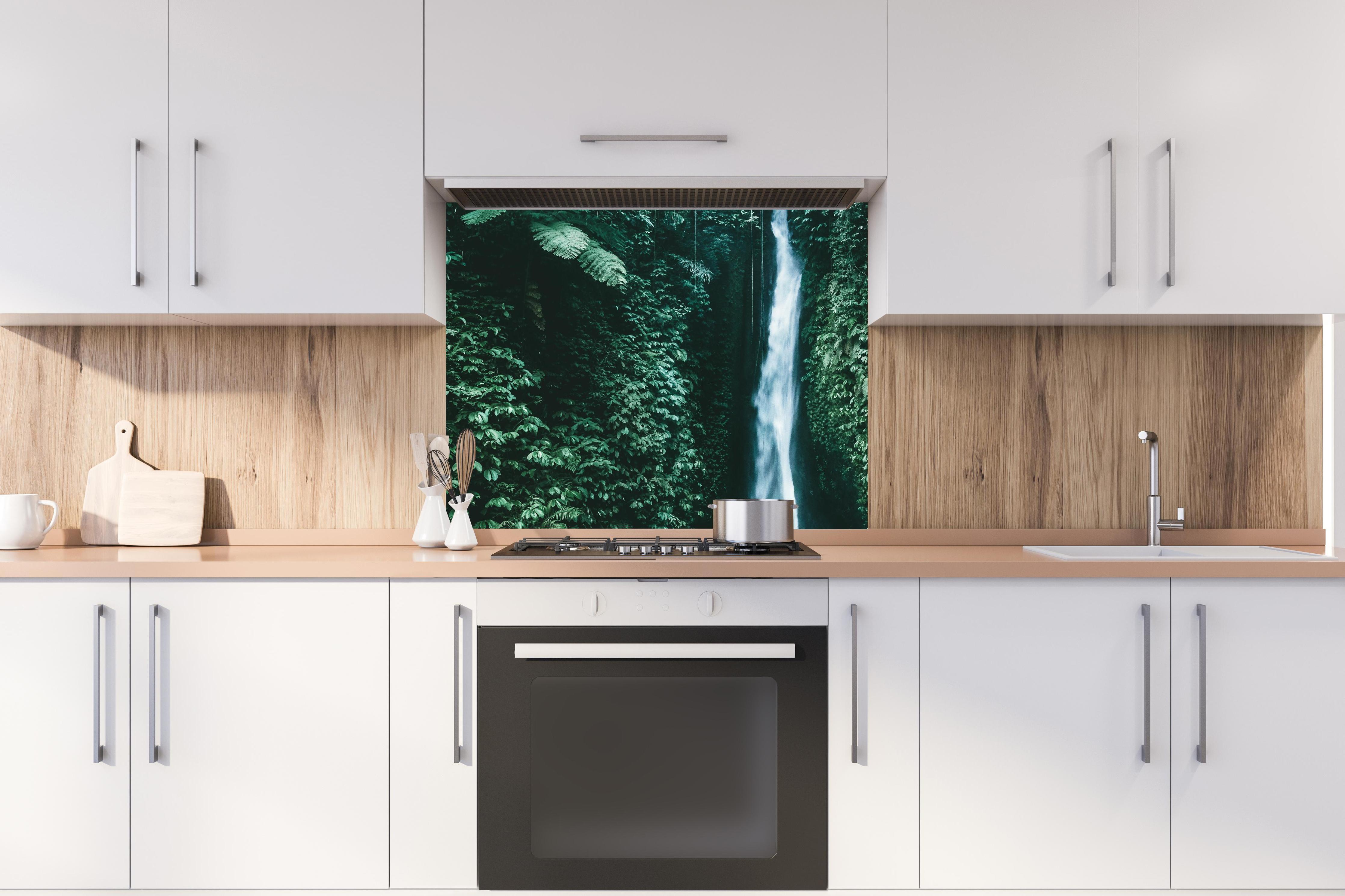 Spritzschutz - Erstaunlicher Wasserfall auf Bali hinter stilvollem Gasherd unter Dunstabzugshaube