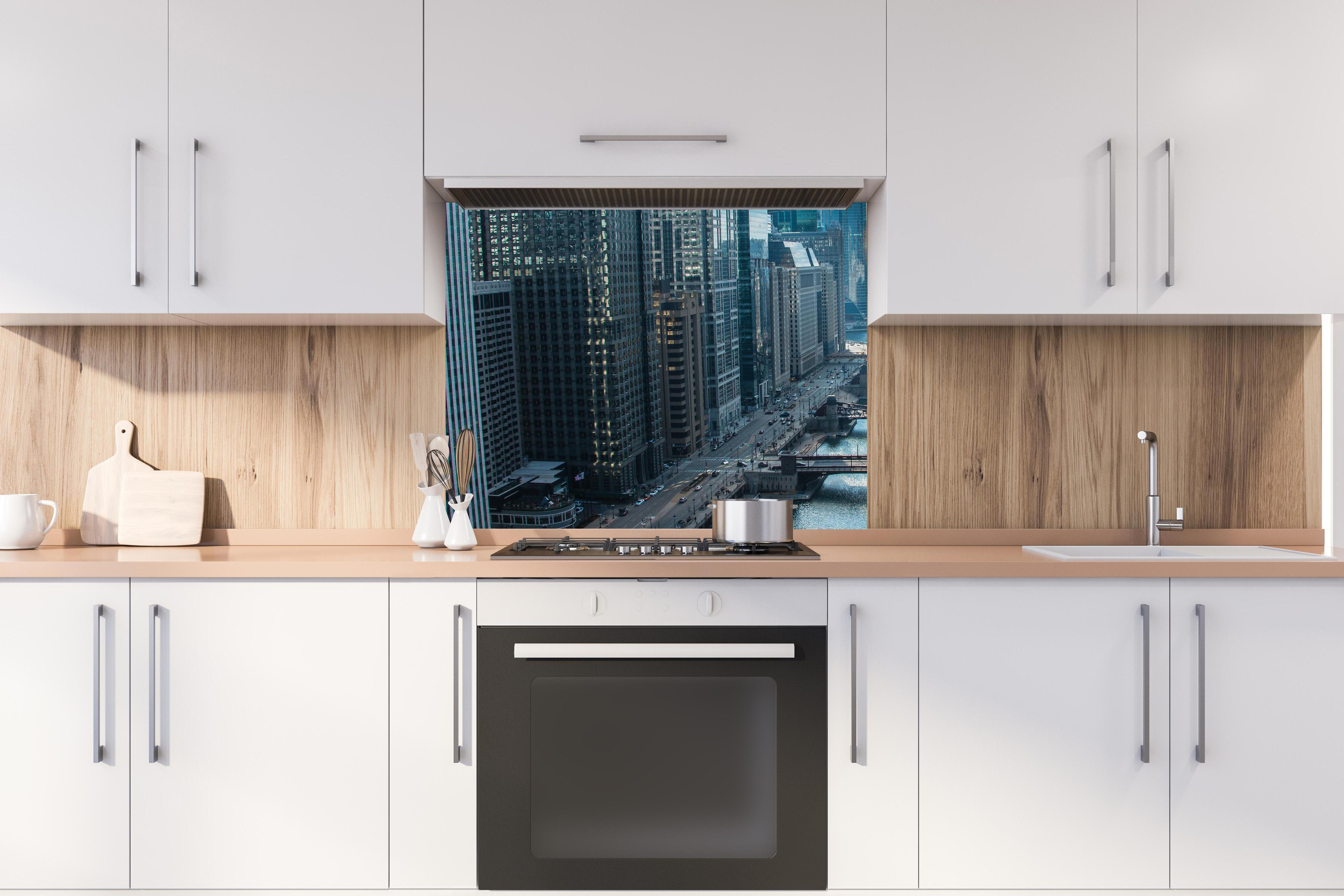 Spritzschutz - Fluss in Chicago Innenstadt hinter stilvollem Gasherd unter Dunstabzugshaube