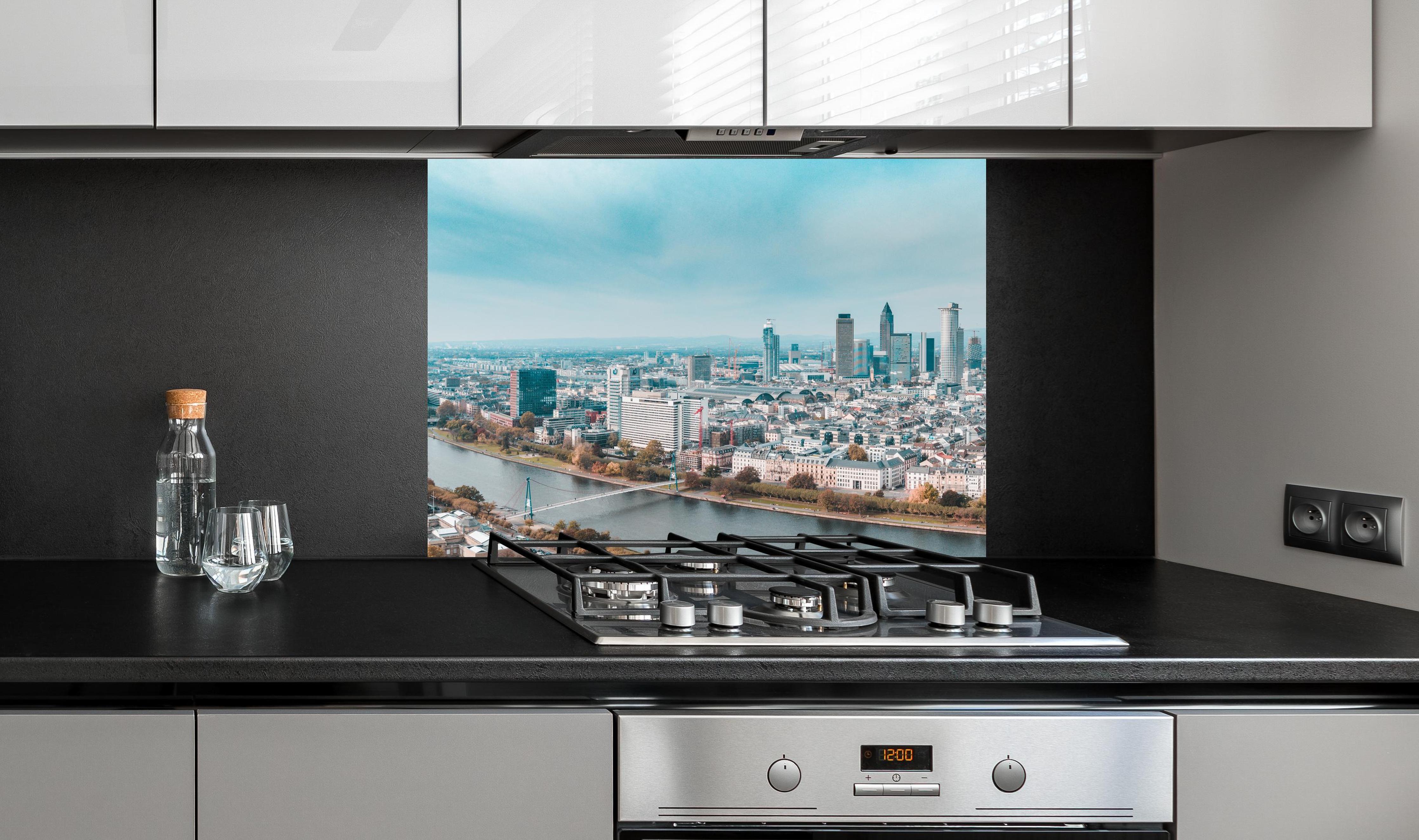 Spritzschutz - Frankfurt Luftaufnahme Panorama an edler Anthrazit-Wand hinter silbernem Gasherd