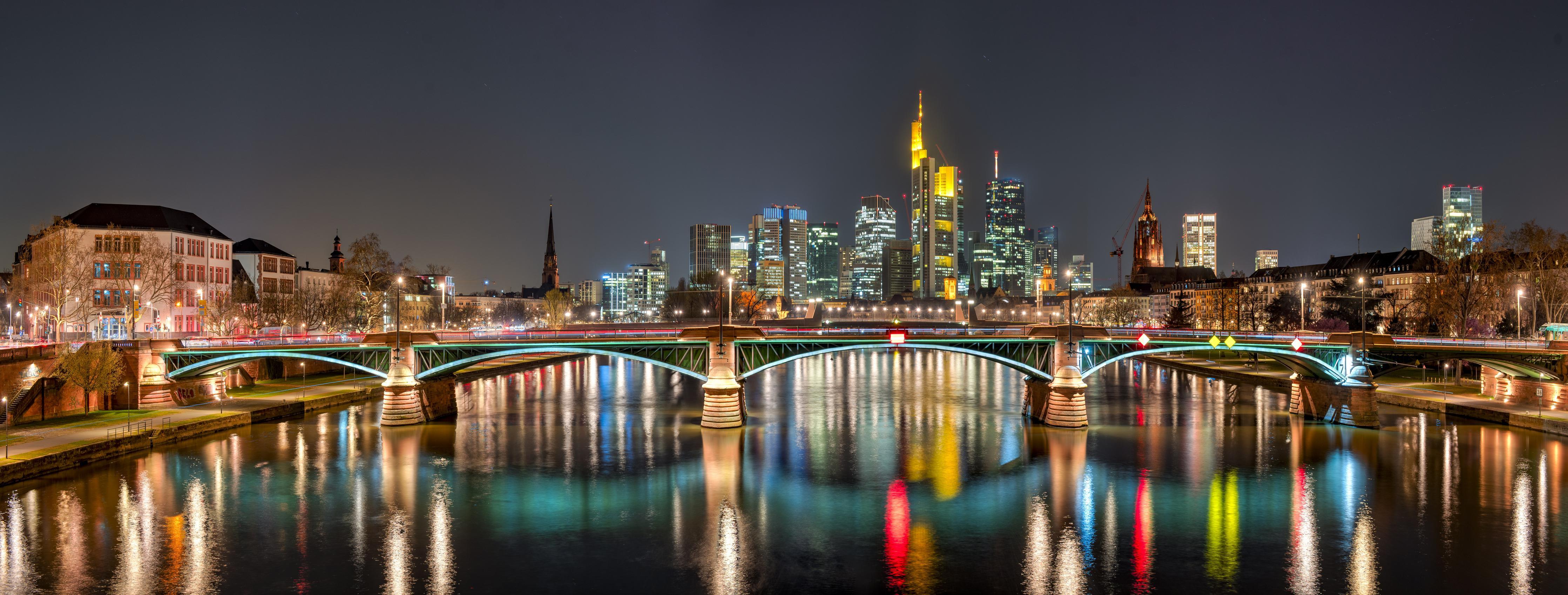 Spritzschutz-Frankfurt Skyline bei Nacht
