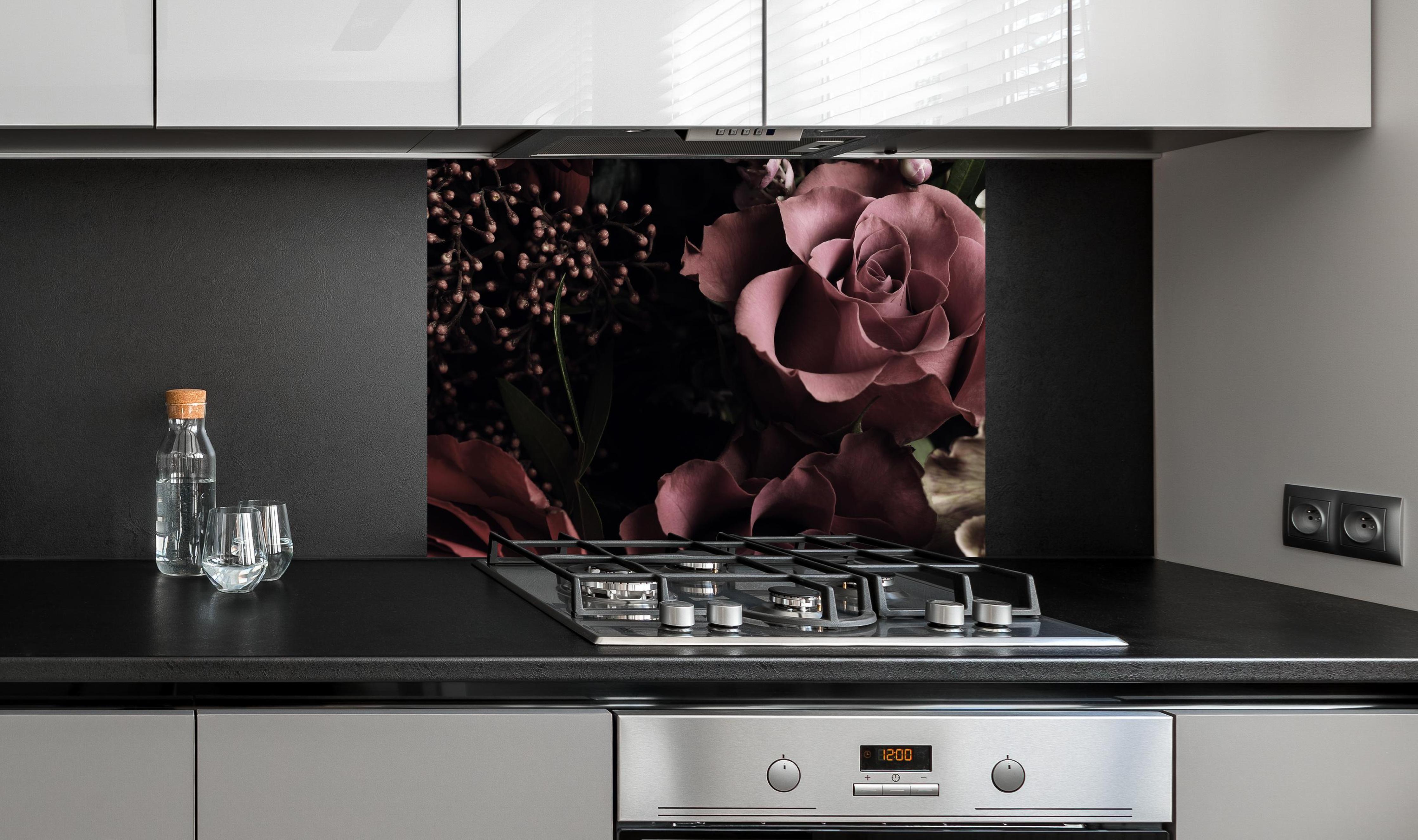 Spritzschutz - Gemischter Vintage-Blumenstrauß an edler Anthrazit-Wand hinter silbernem Gasherd