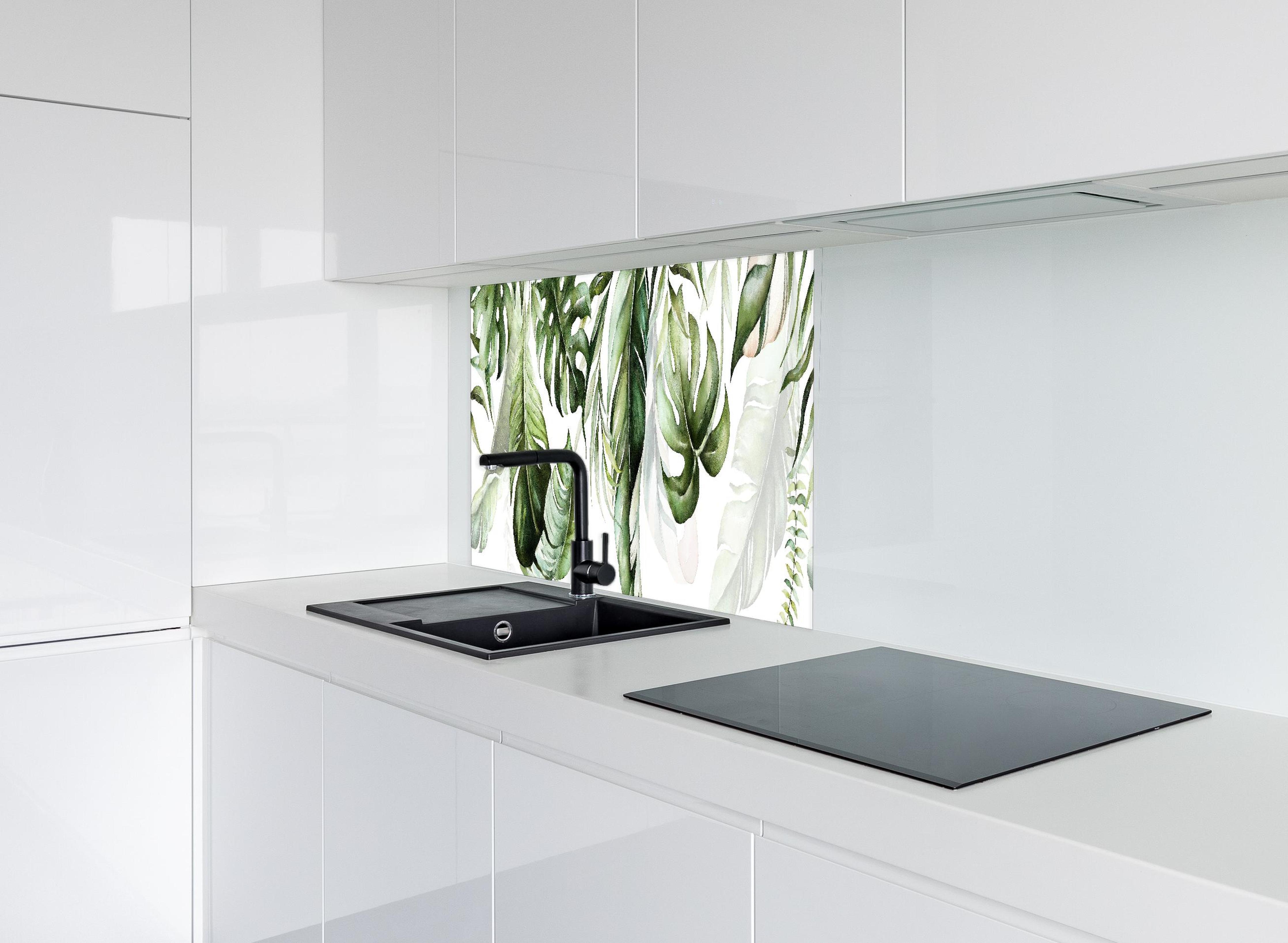 Spritzschutz - Grüne tropische Blätter Aquarell hinter modernem schwarz-matten Spülbecken in weißer Hochglanz-Küche