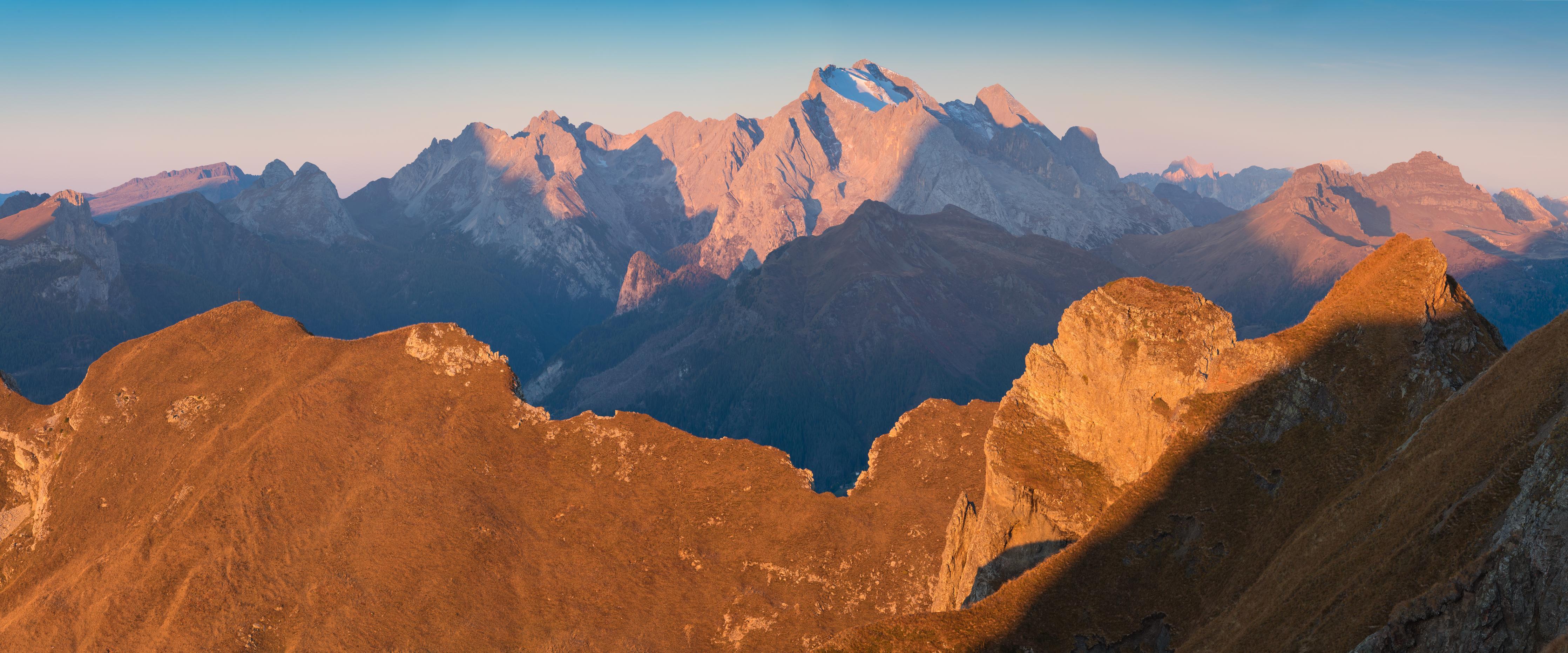 Spritzschutz-Herbstlicher Blick auf das Tal des Passo Giau - Italien