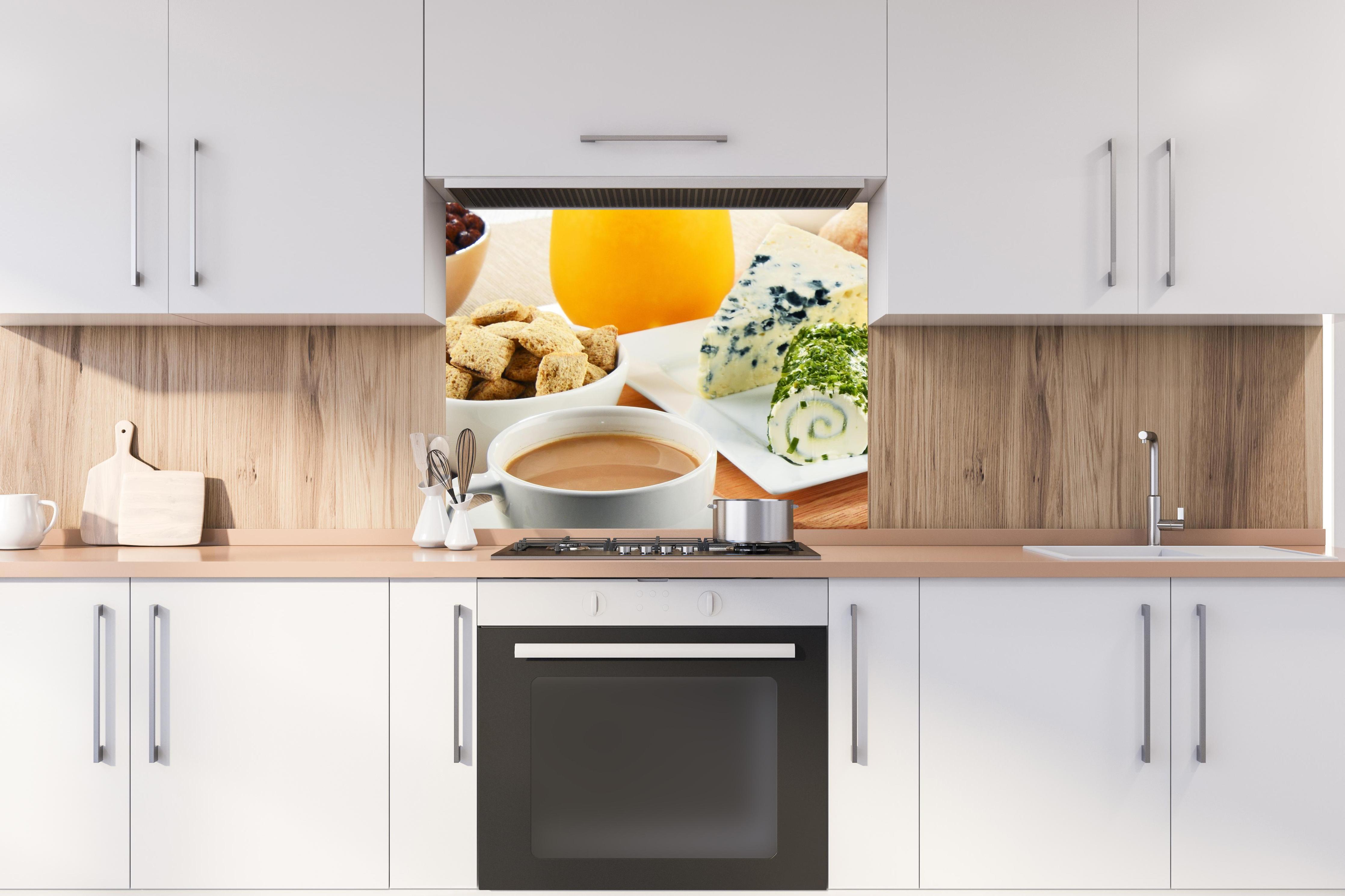Spritzschutz - Hotel Frühstück hinter stilvollem Gasherd unter Dunstabzugshaube
