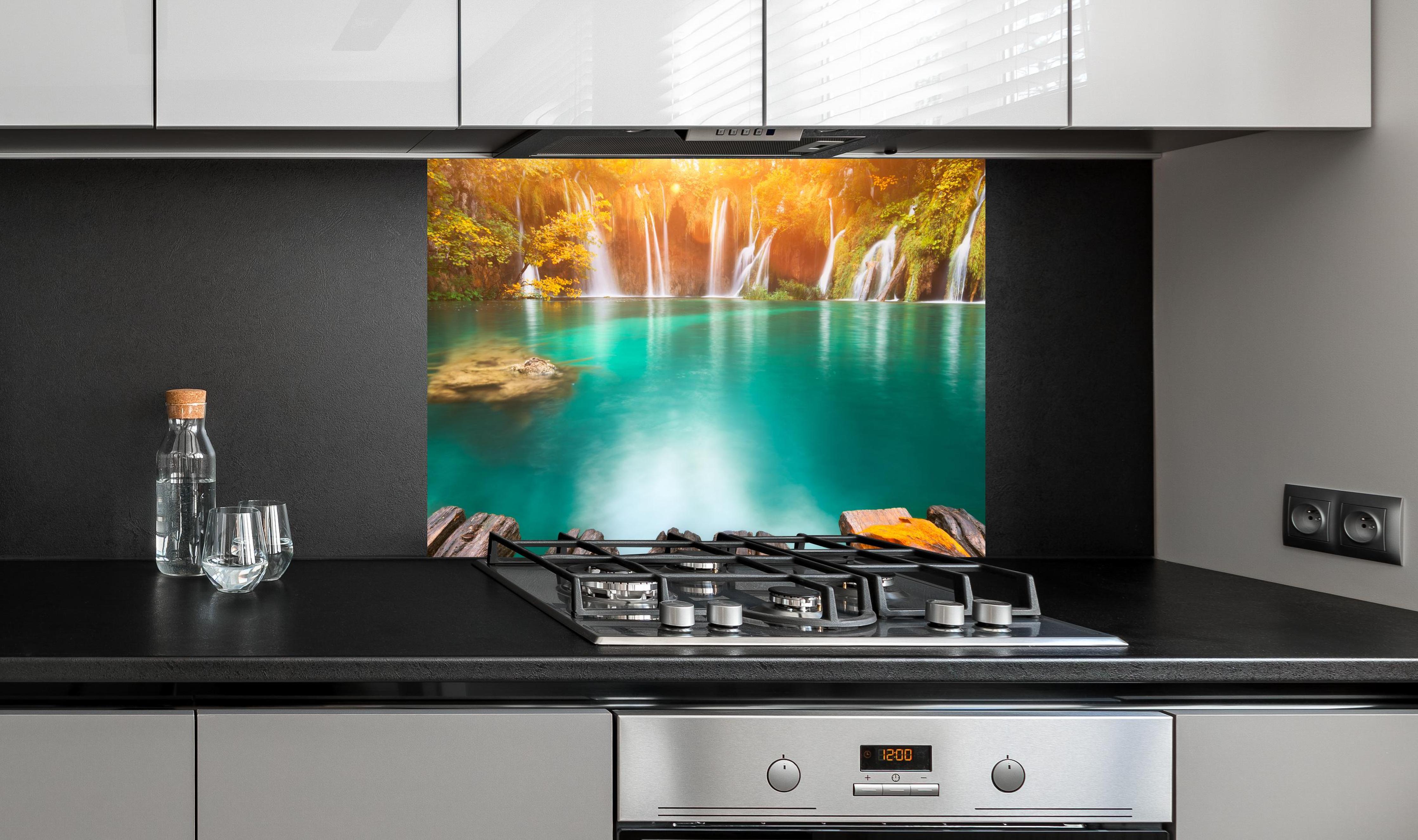 Spritzschutz - Idyllischer See im Plitvicer Nationalpark an edler Anthrazit-Wand hinter silbernem Gasherd