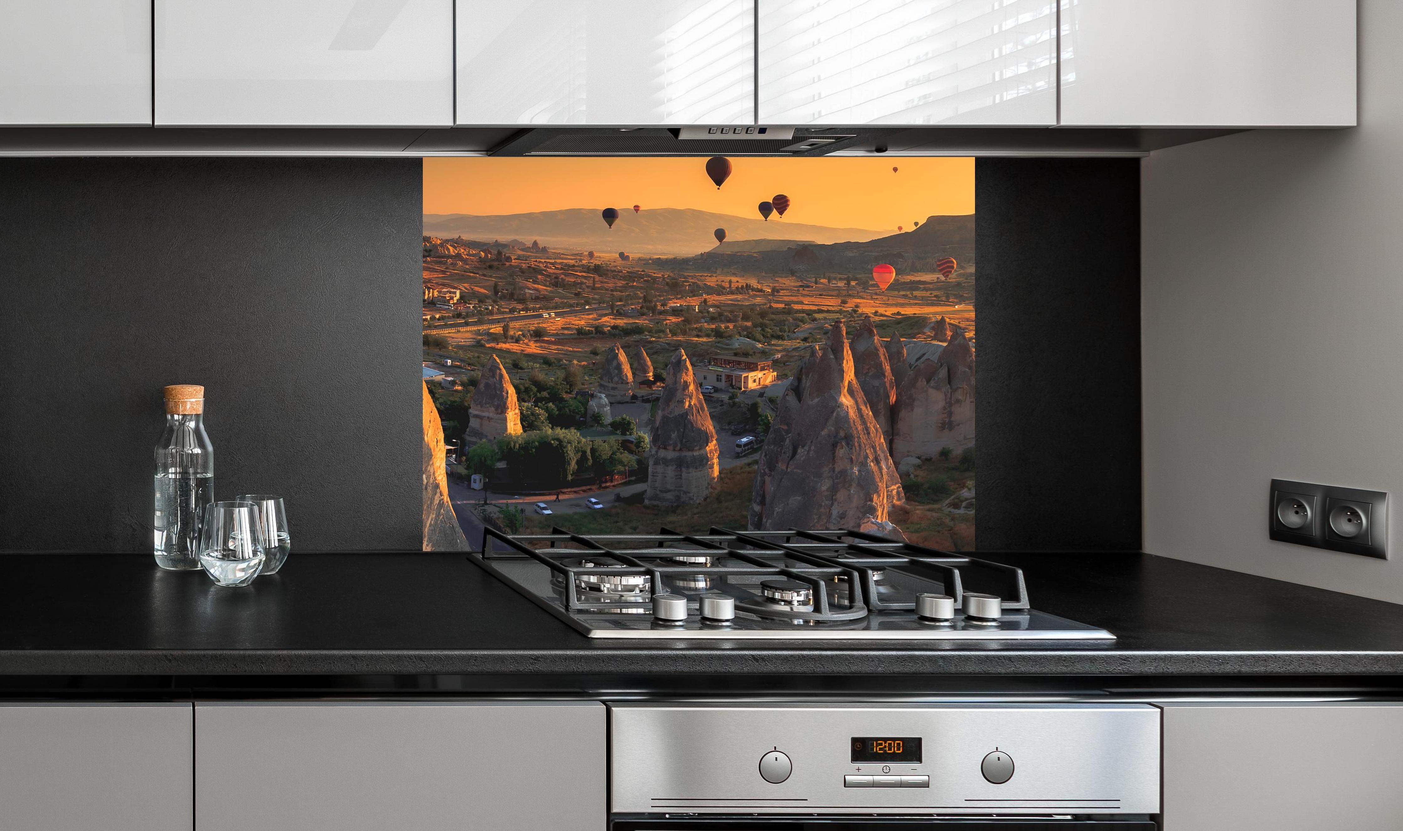 Spritzschutz - Kappadokien Tal bei Sonnenaufgang an edler Anthrazit-Wand hinter silbernem Gasherd