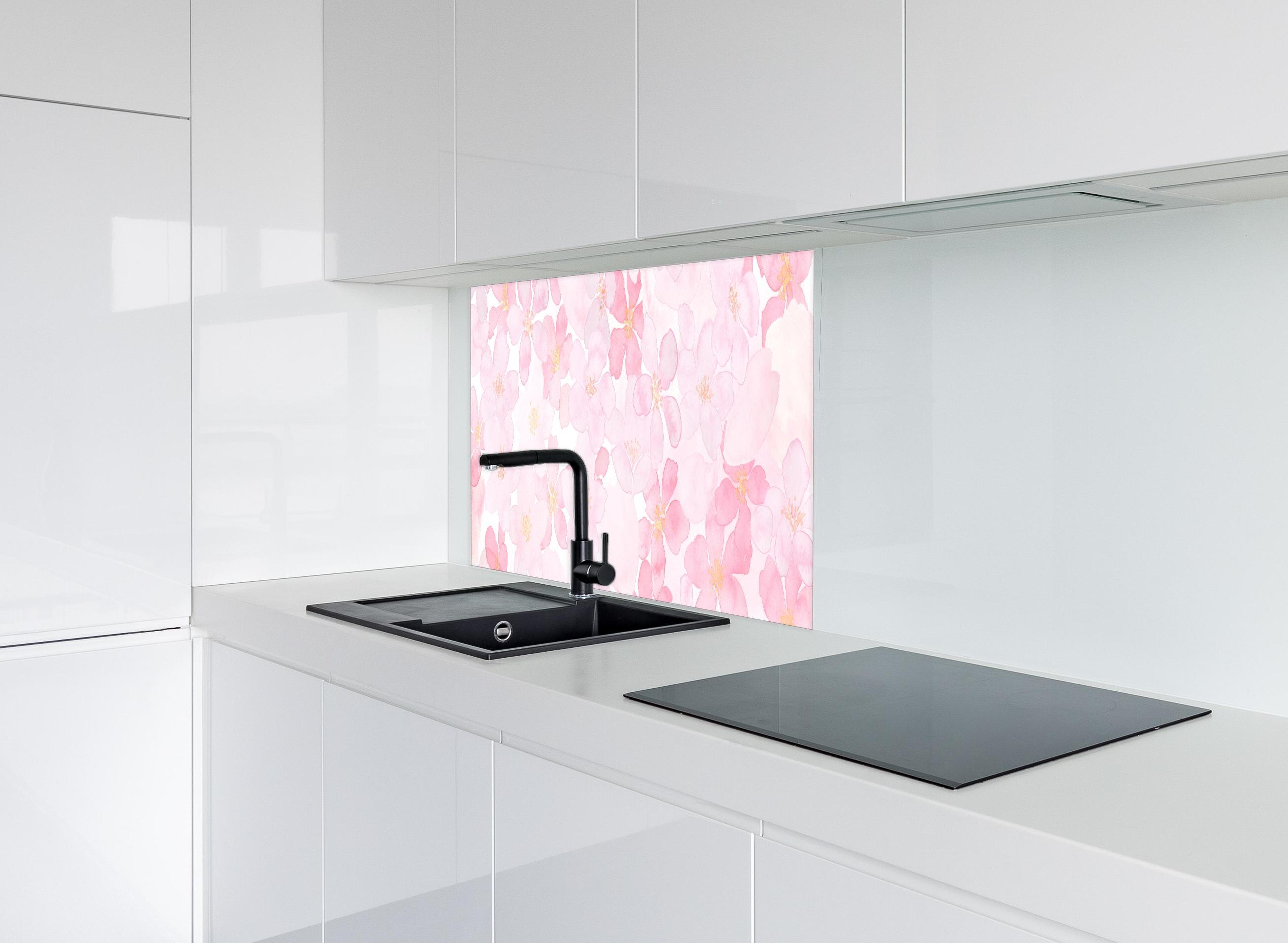 Spritzschutz - Kirschblüten auf weißem Hintergrund hinter modernem schwarz-matten Spülbecken in weißer Hochglanz-Küche