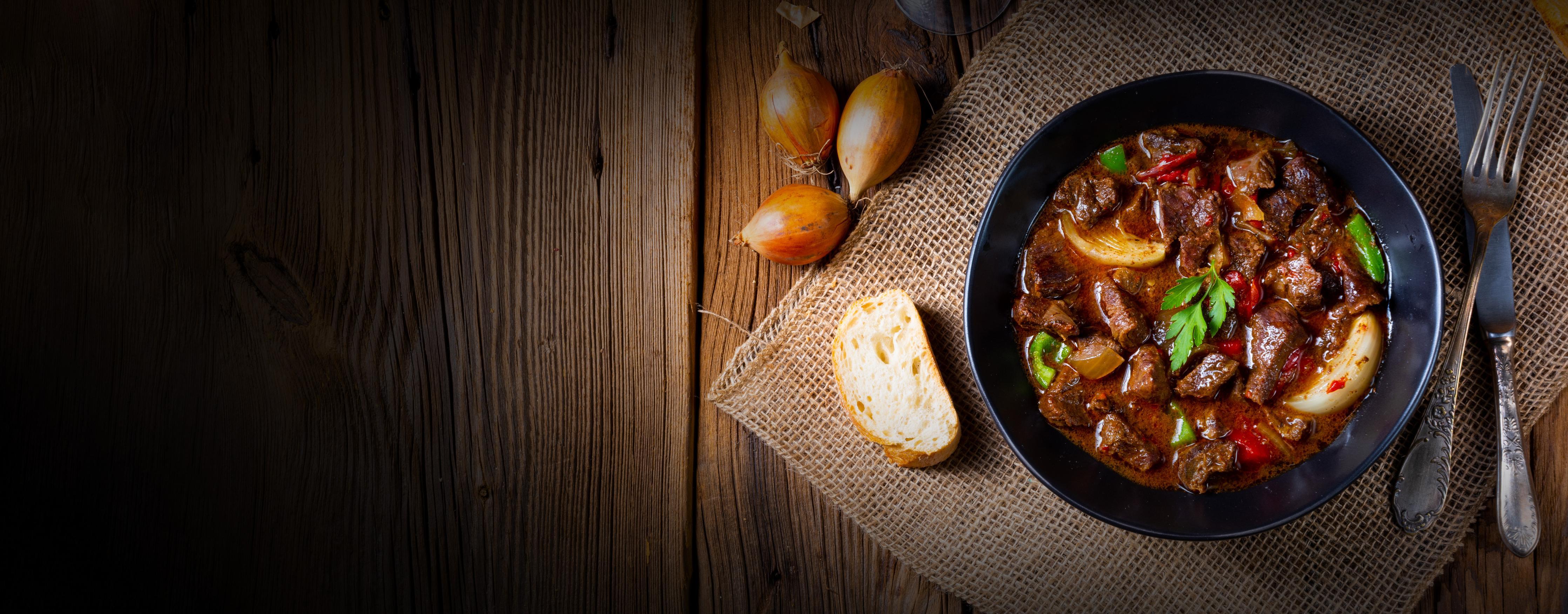 Spritzschutz-Klassisches saftiges Rindergulasch