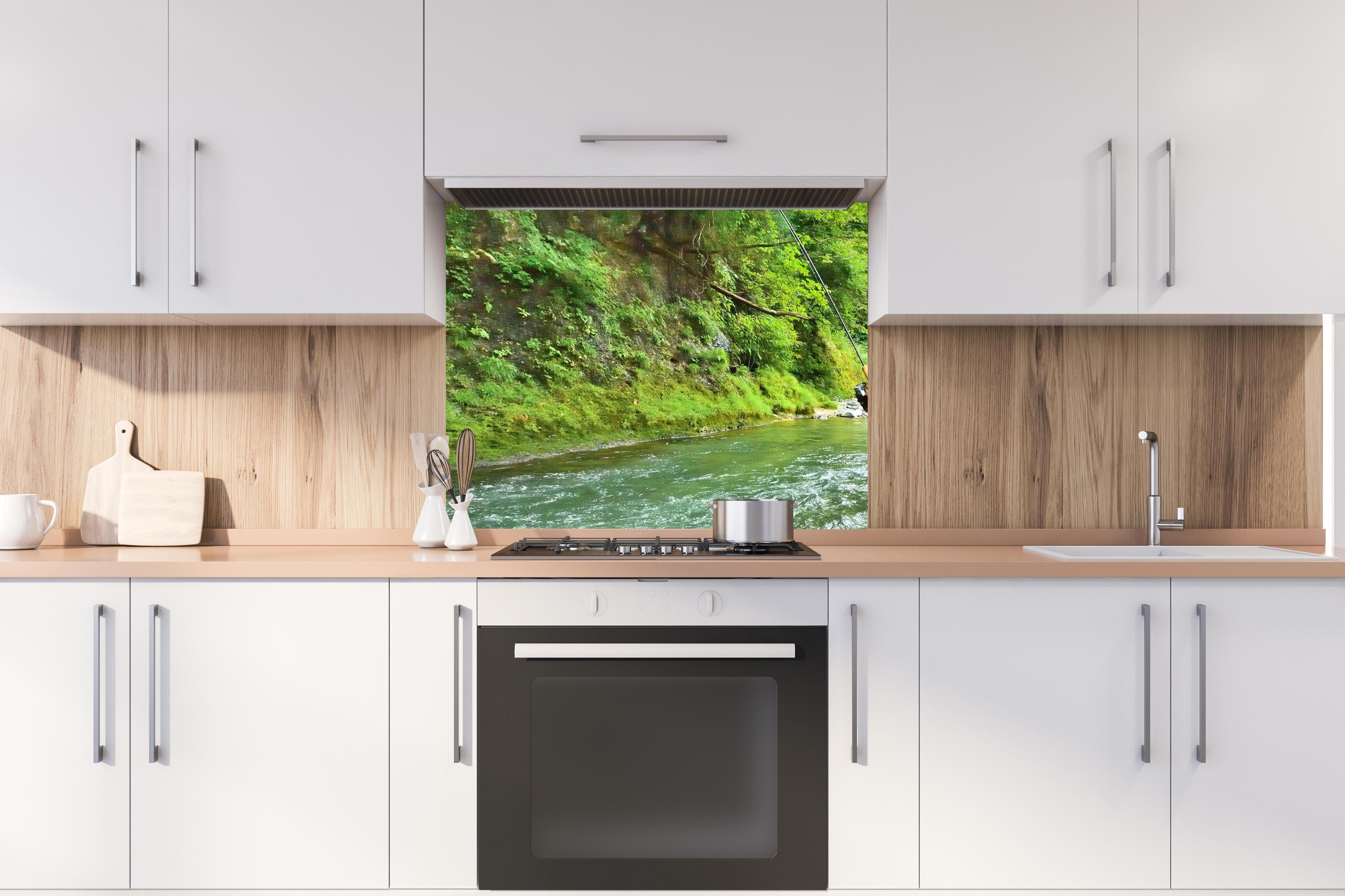 Spritzschutz - Köderfischen im Ichinoto-Fluss hinter stilvollem Gasherd unter Dunstabzugshaube