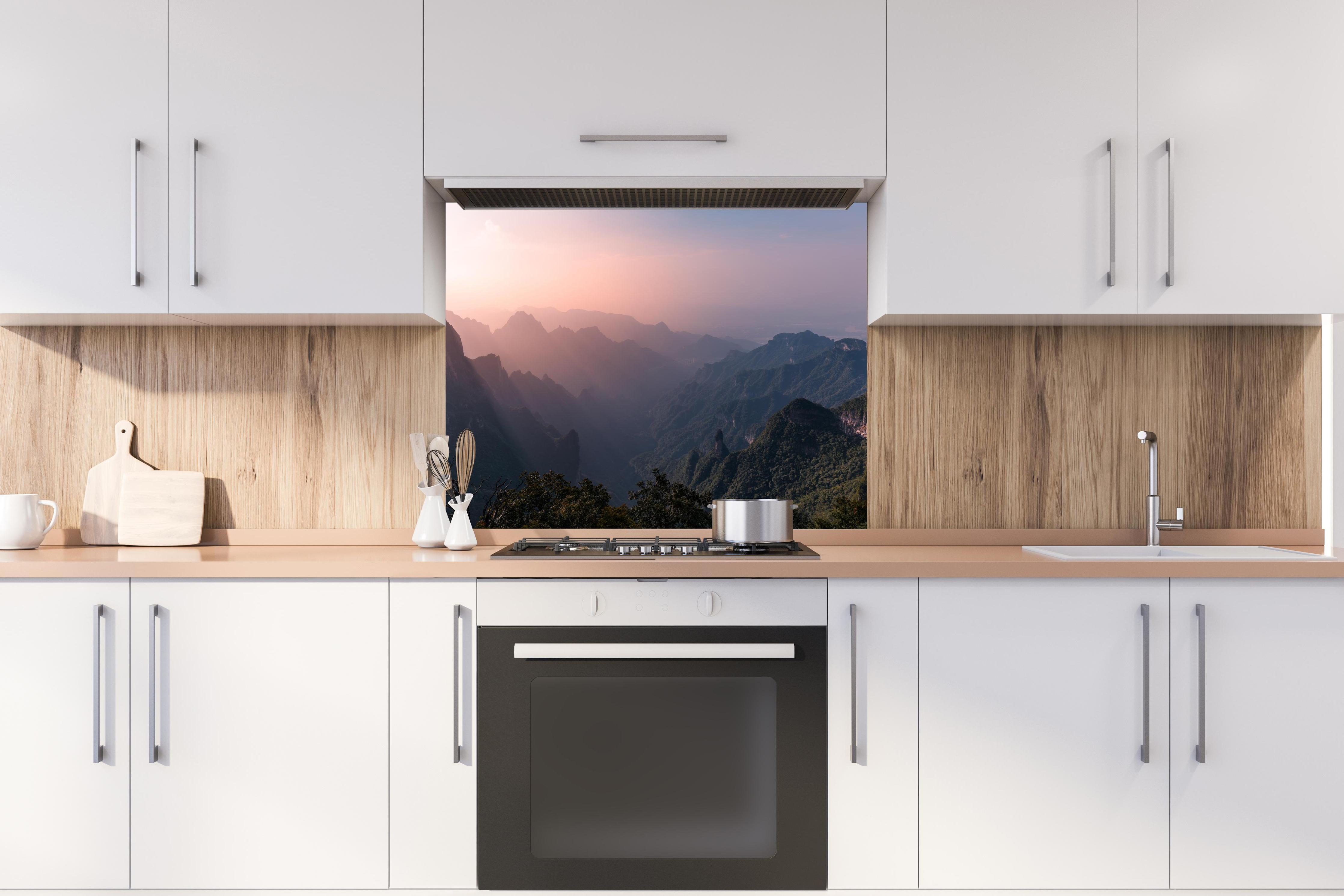 Spritzschutz - Landschaftsblick - Berg Tianmen hinter stilvollem Gasherd unter Dunstabzugshaube