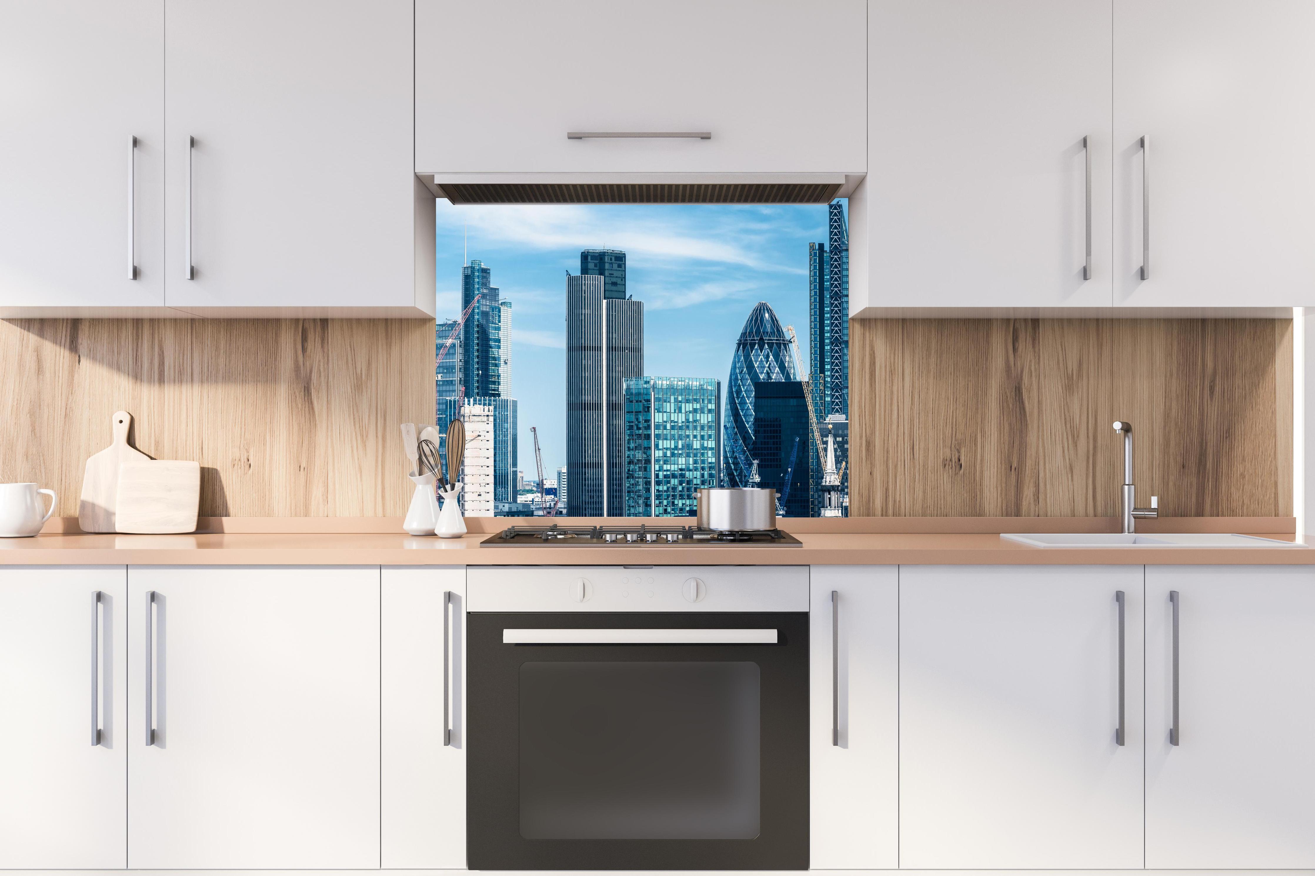 Spritzschutz - London City Skyline hinter stilvollem Gasherd unter Dunstabzugshaube