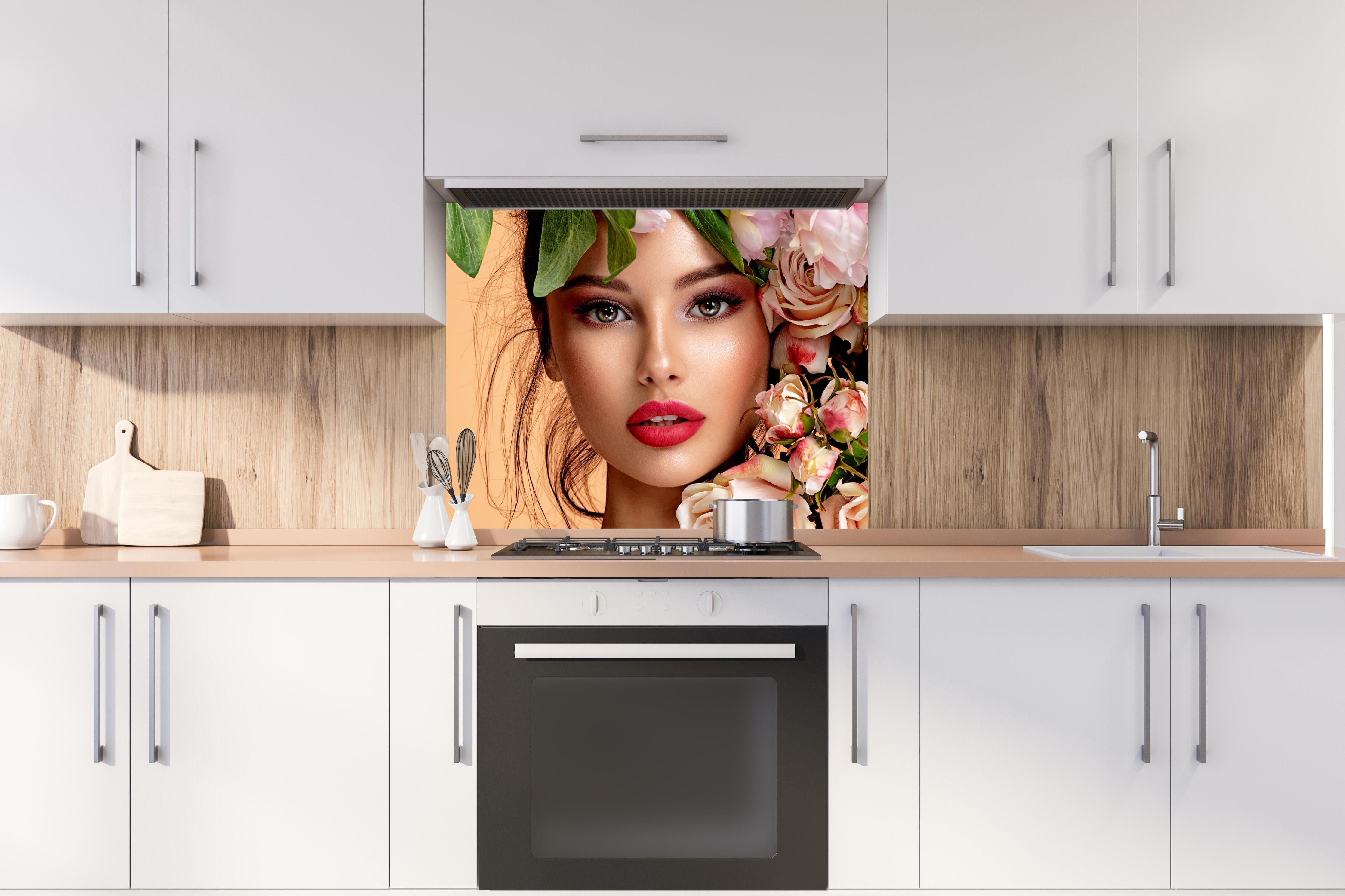 Spritzschutz - Mädchen mit Rosen auf dem Kopf hinter stilvollem Gasherd unter Dunstabzugshaube