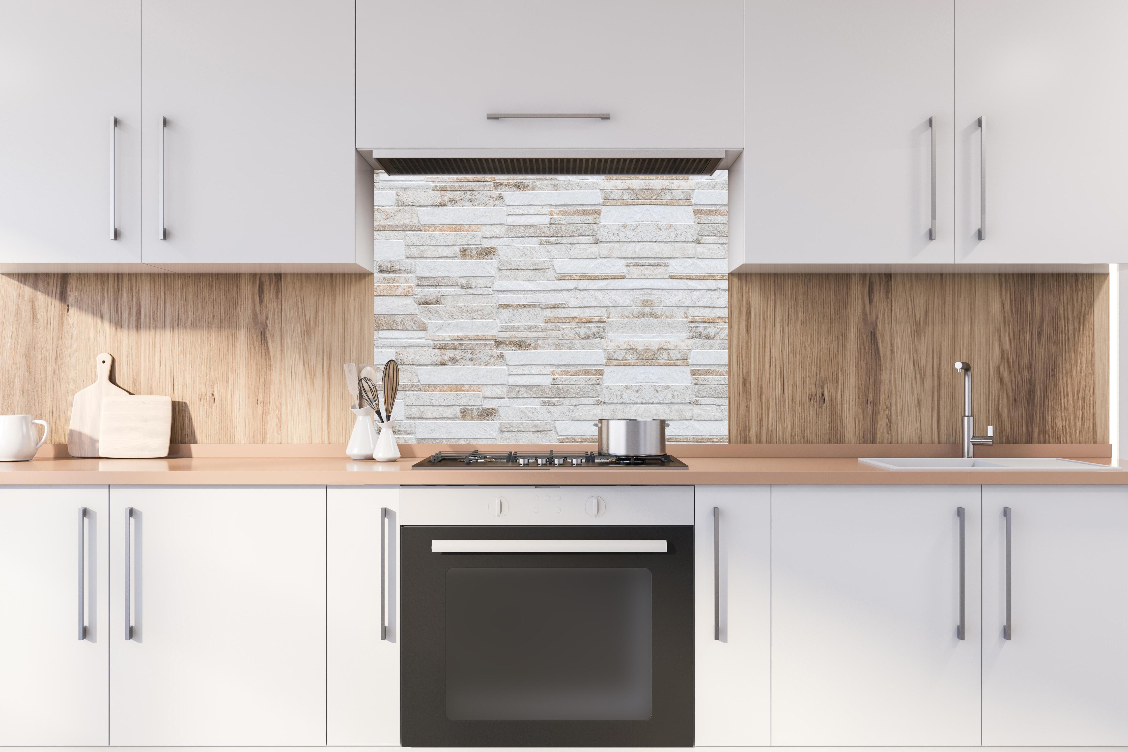 Spritzschutz - Modernen braunen Steinmauer hinter stilvollem Gasherd unter Dunstabzugshaube