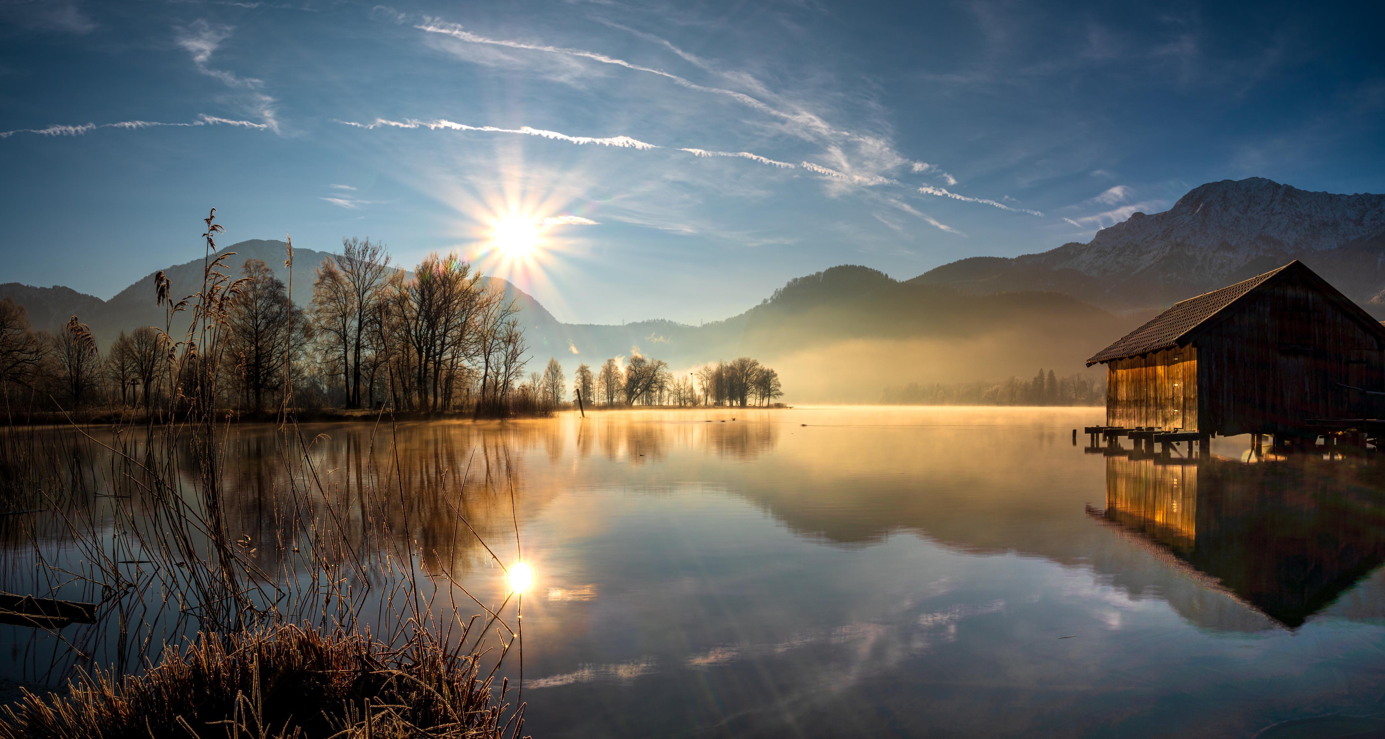 Spritzschutz-Morgensonnenblick auf den Bayerischen Kochelsee