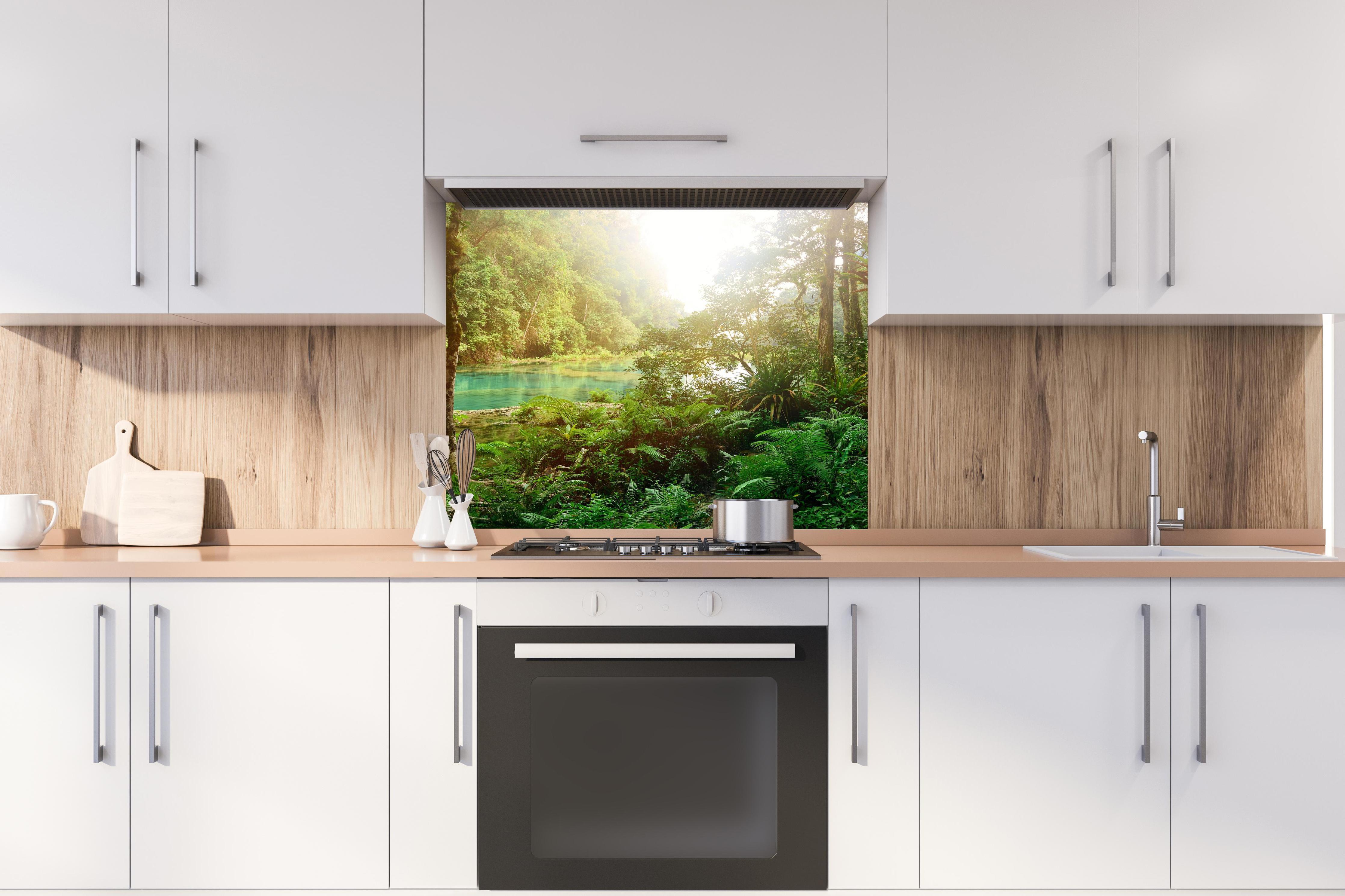 Spritzschutz - Mysteriöser Maya-Dschungel hinter stilvollem Gasherd unter Dunstabzugshaube