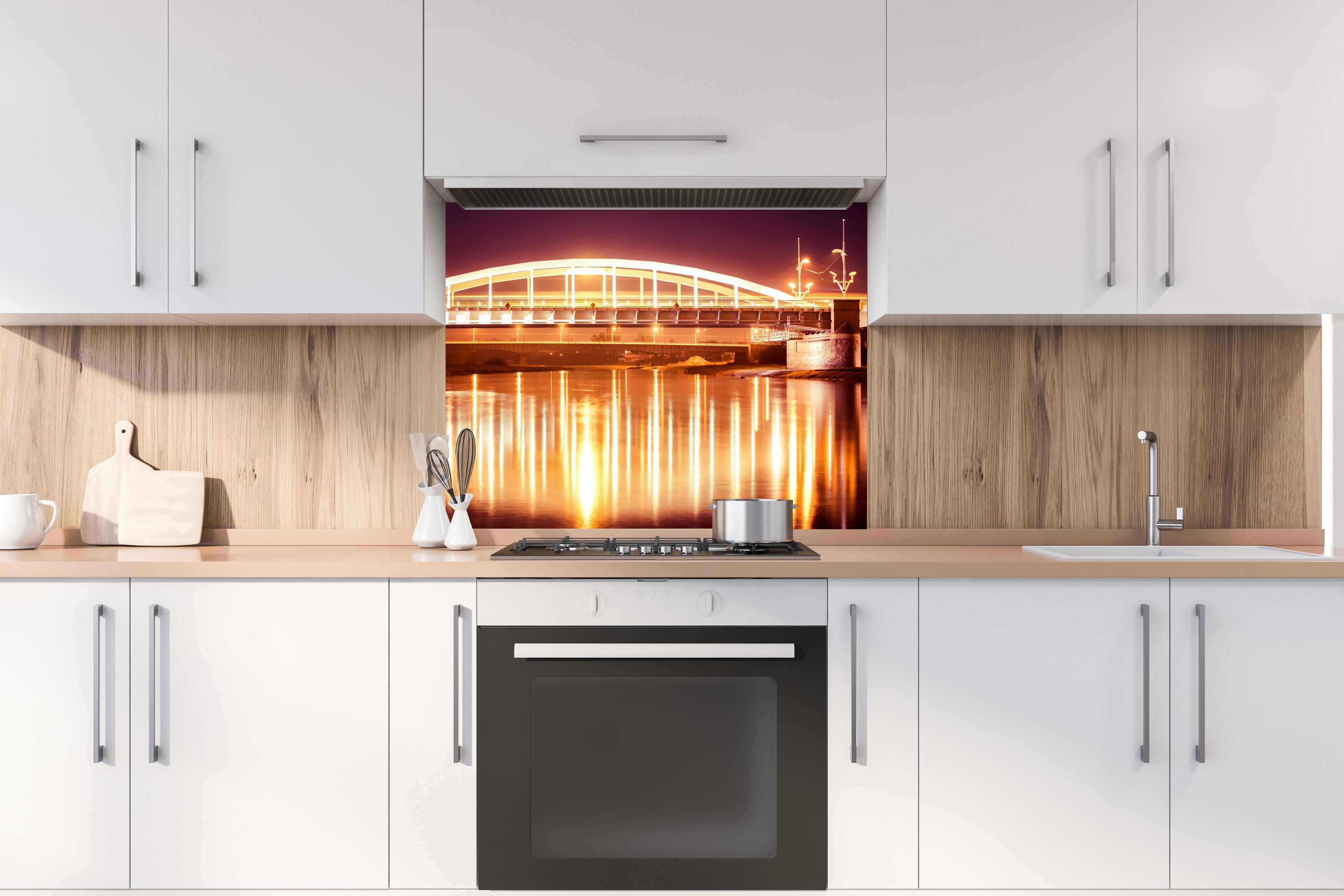 Spritzschutz - Nacht Blick auf eine Brücke über den Fluss Warta in Posen hinter stilvollem Gasherd unter Dunstabzugshaube