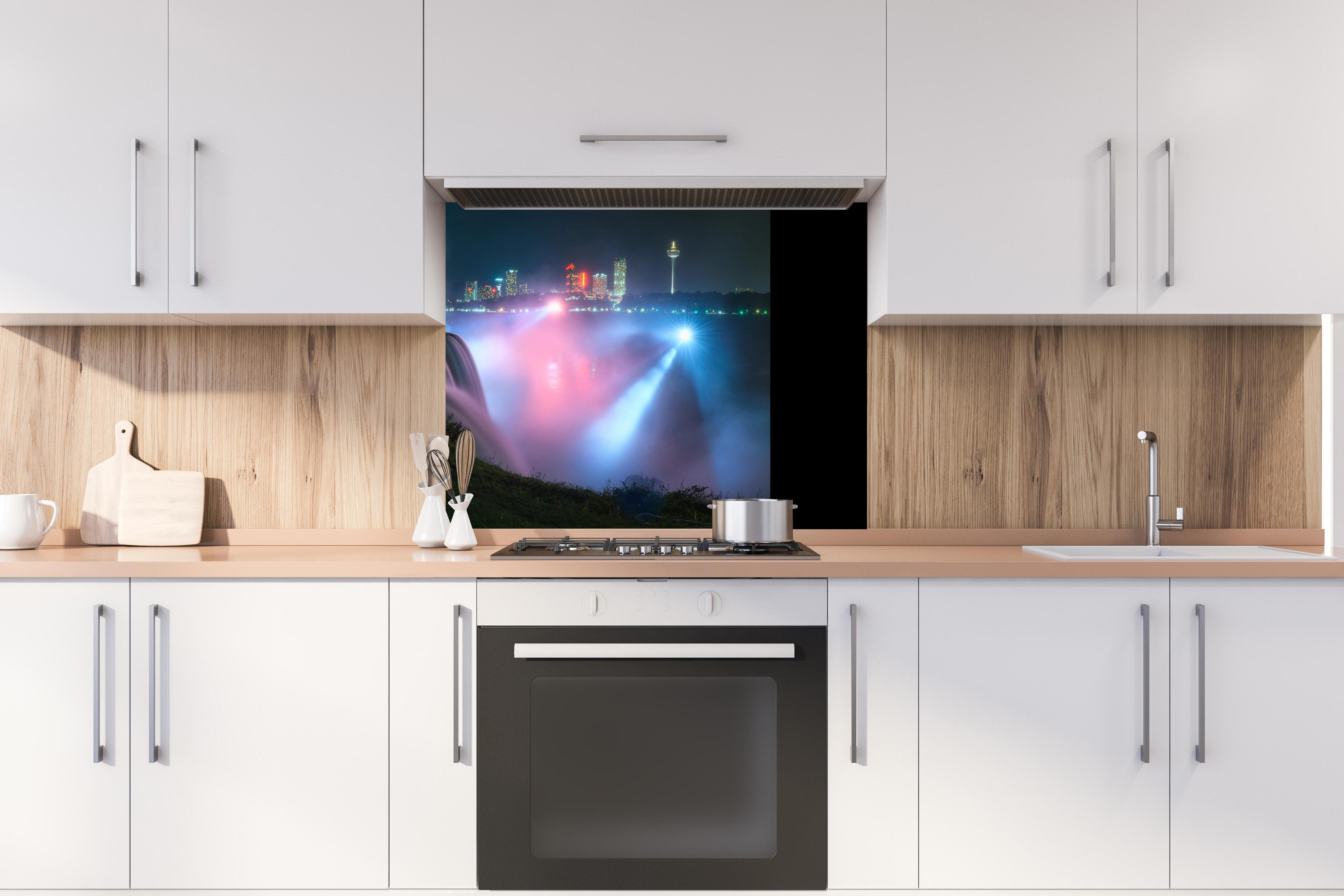 Spritzschutz - Niagarafälle bei Nacht hinter stilvollem Gasherd unter Dunstabzugshaube