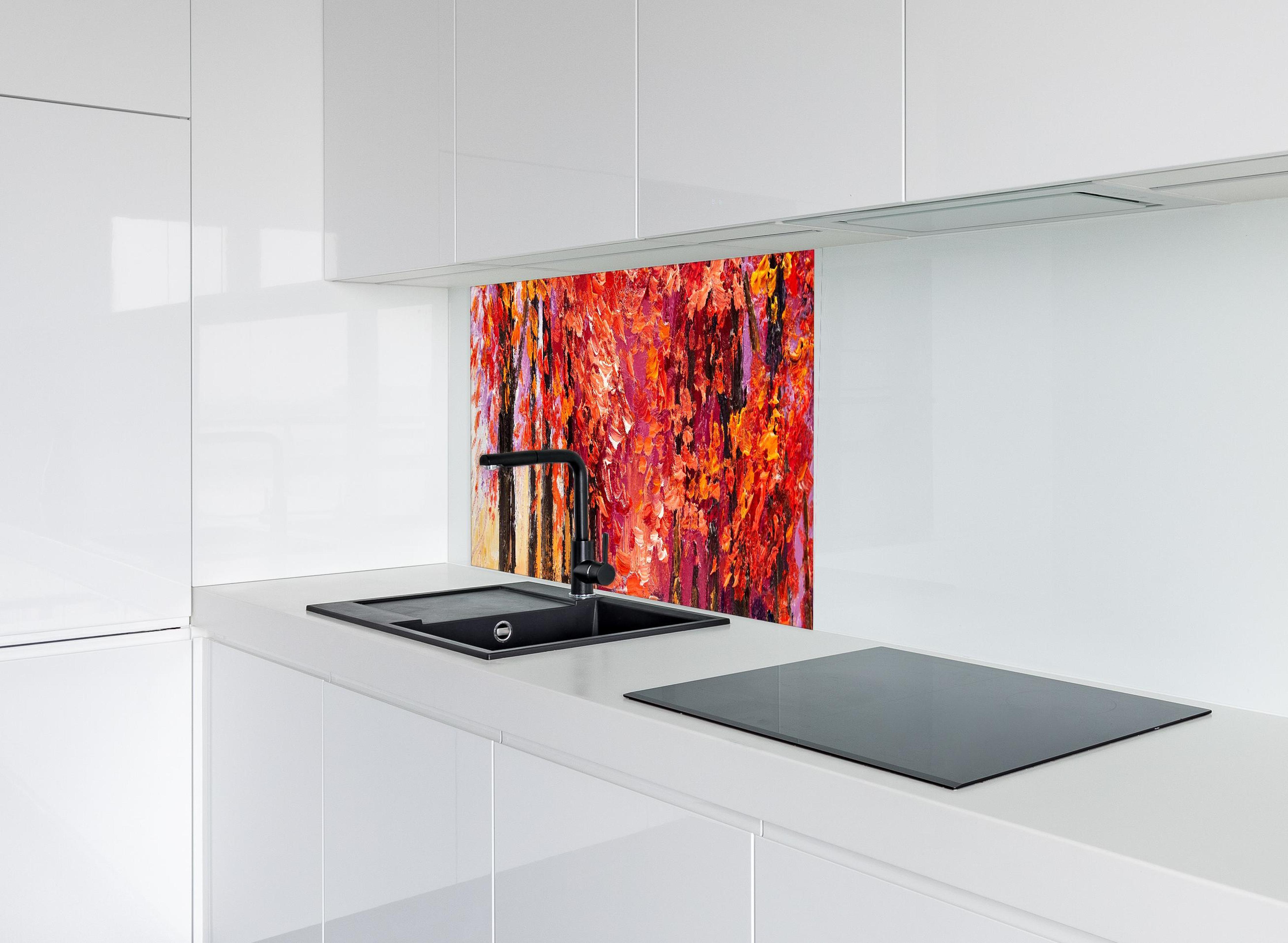 Spritzschutz - Ölgemälde eines Waldes im Herbst hinter modernem schwarz-matten Spülbecken in weißer Hochglanz-Küche