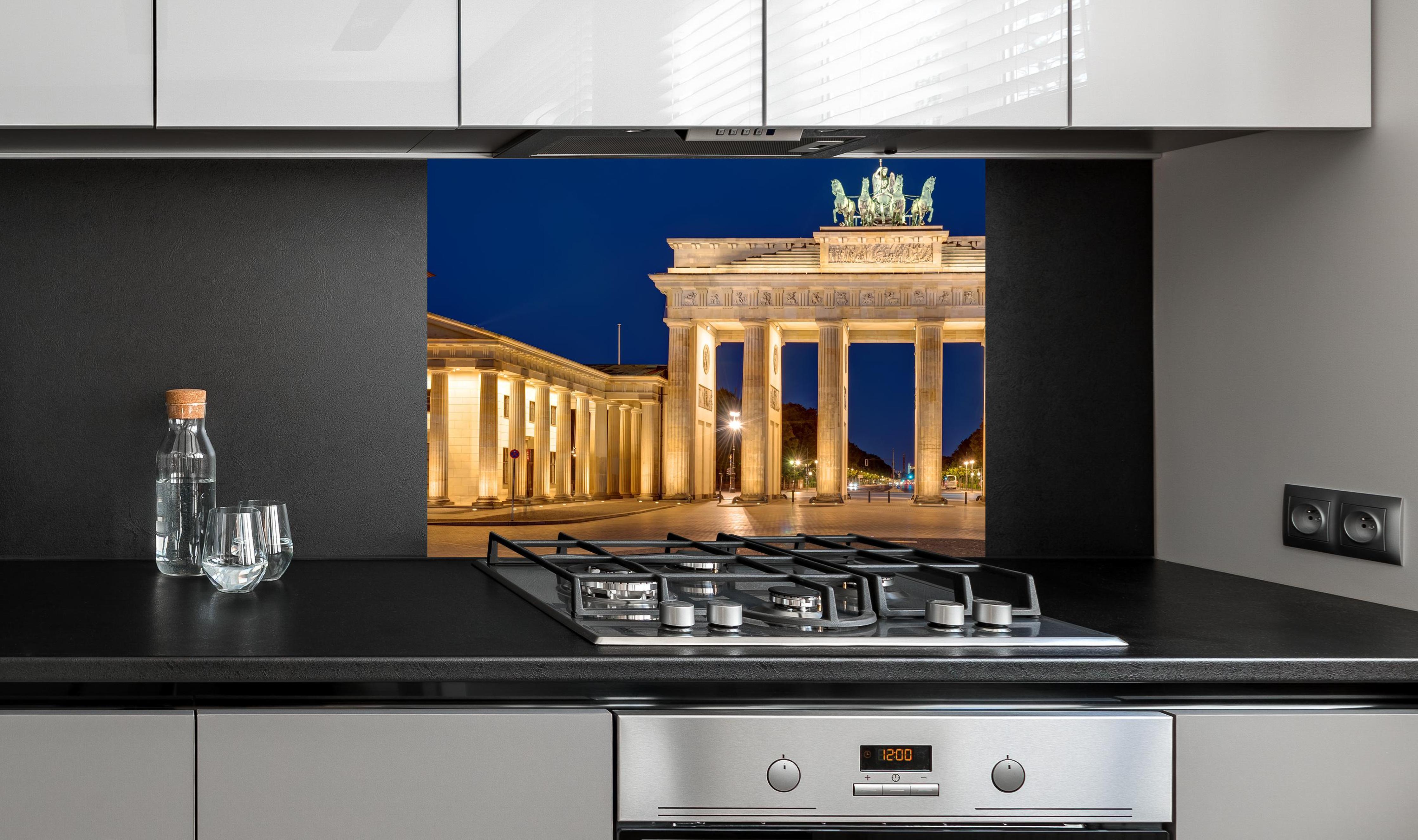 Spritzschutz - Panorama des Brandenburger Tor an edler Anthrazit-Wand hinter silbernem Gasherd